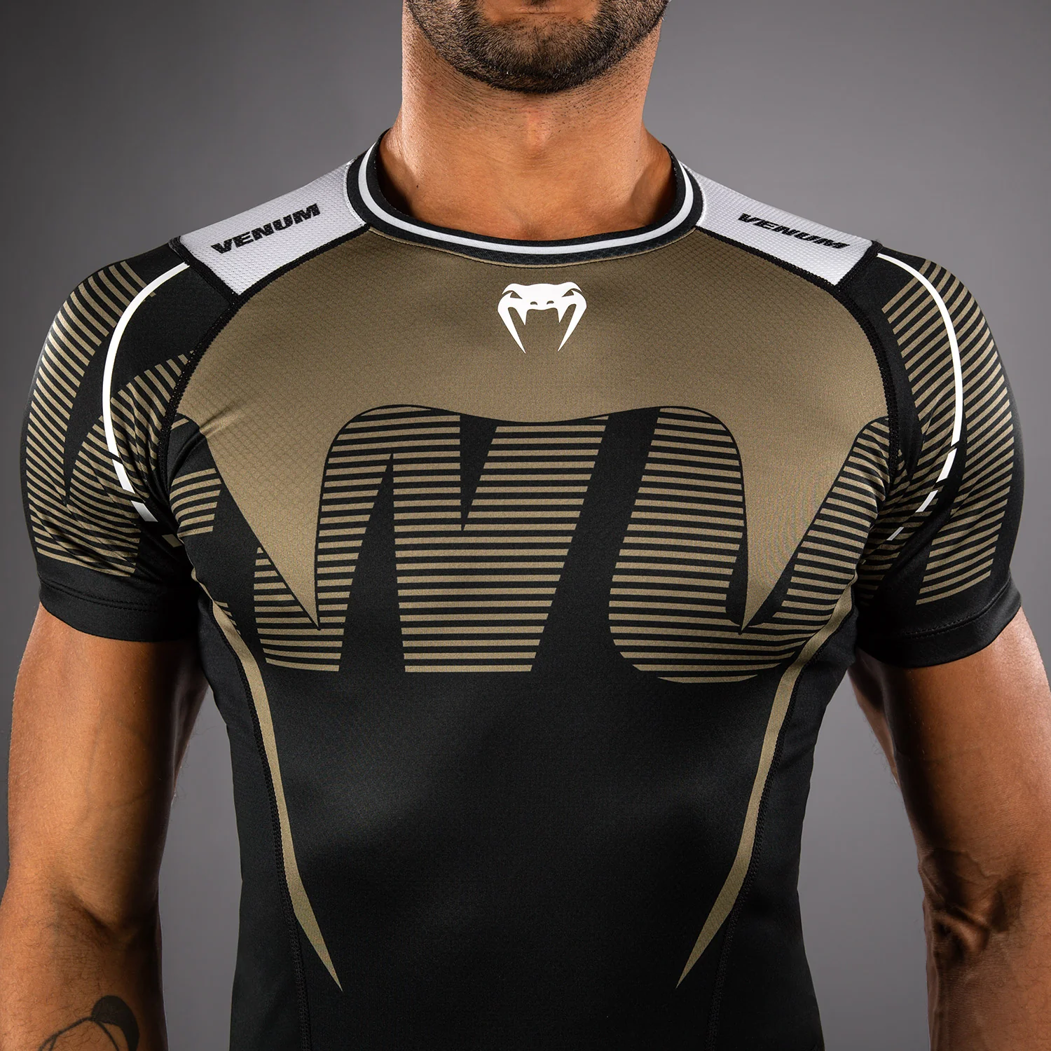 Venum Adrenaline Rashguard Manga Corta – Negro/Beige - Image 4