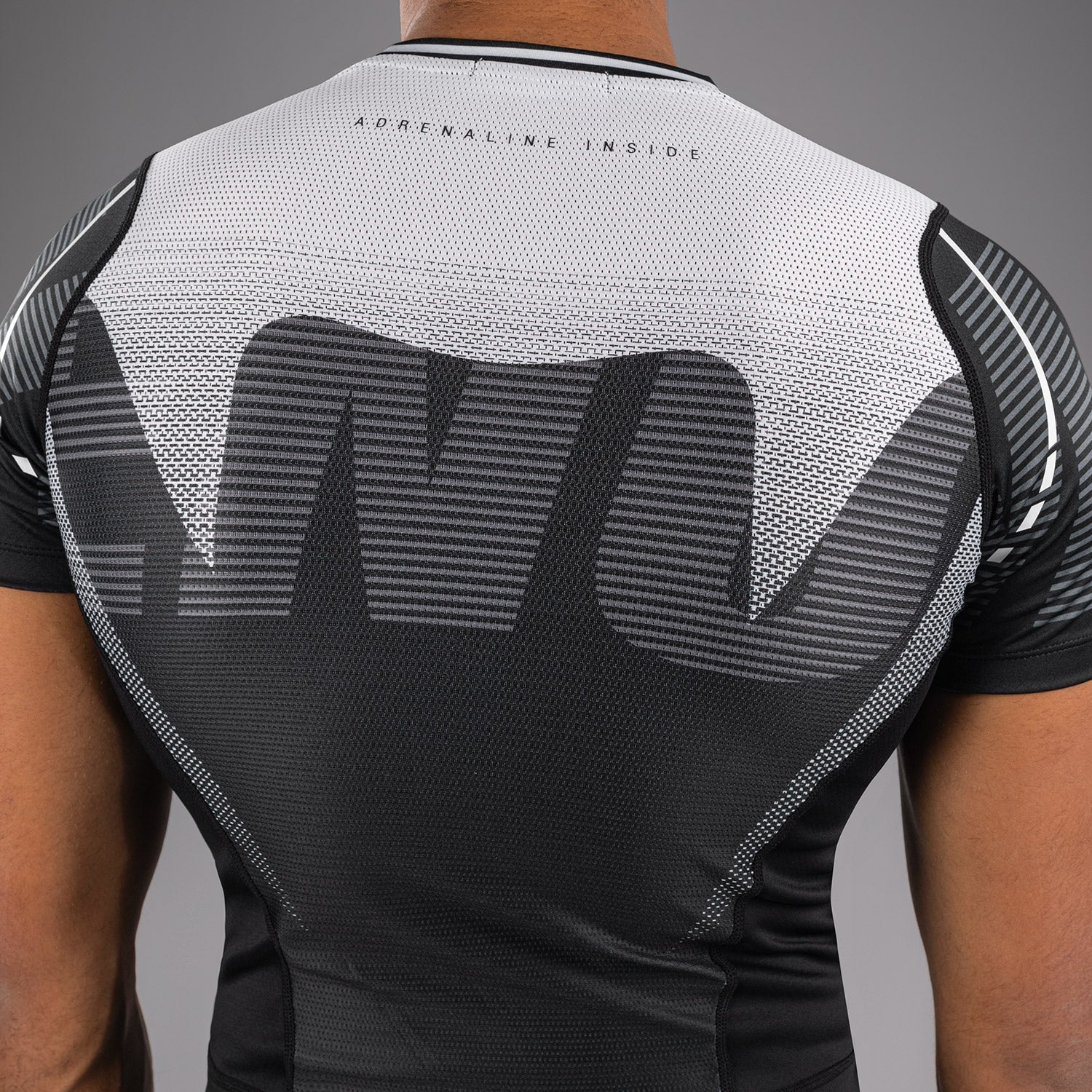 Venum Adrenaline Rashguard Manga Corta – Negro/Gris Plateado - Image 5