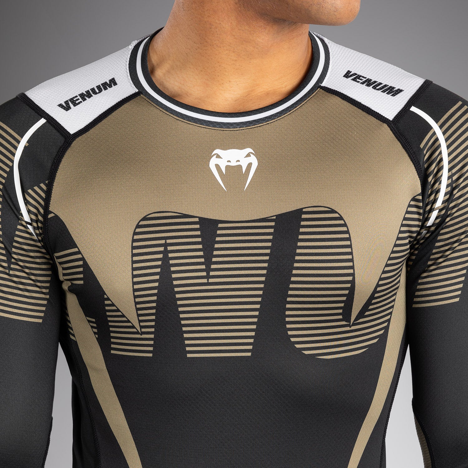 Venum Adrenaline Rashguard Manga Larga – Negro/Arena - Image 4