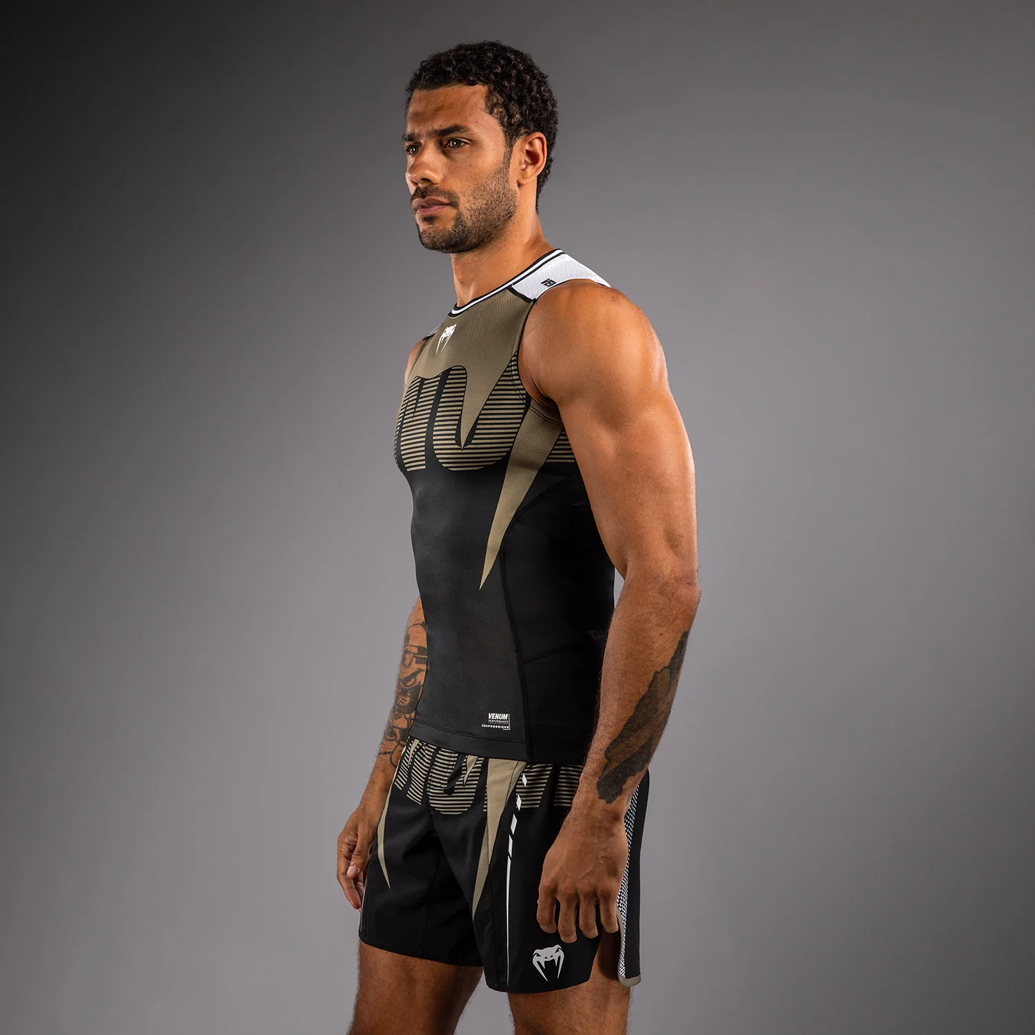 Venum Adrenaline Rashguards Sin Mangas – Negro/Arena - Image 2