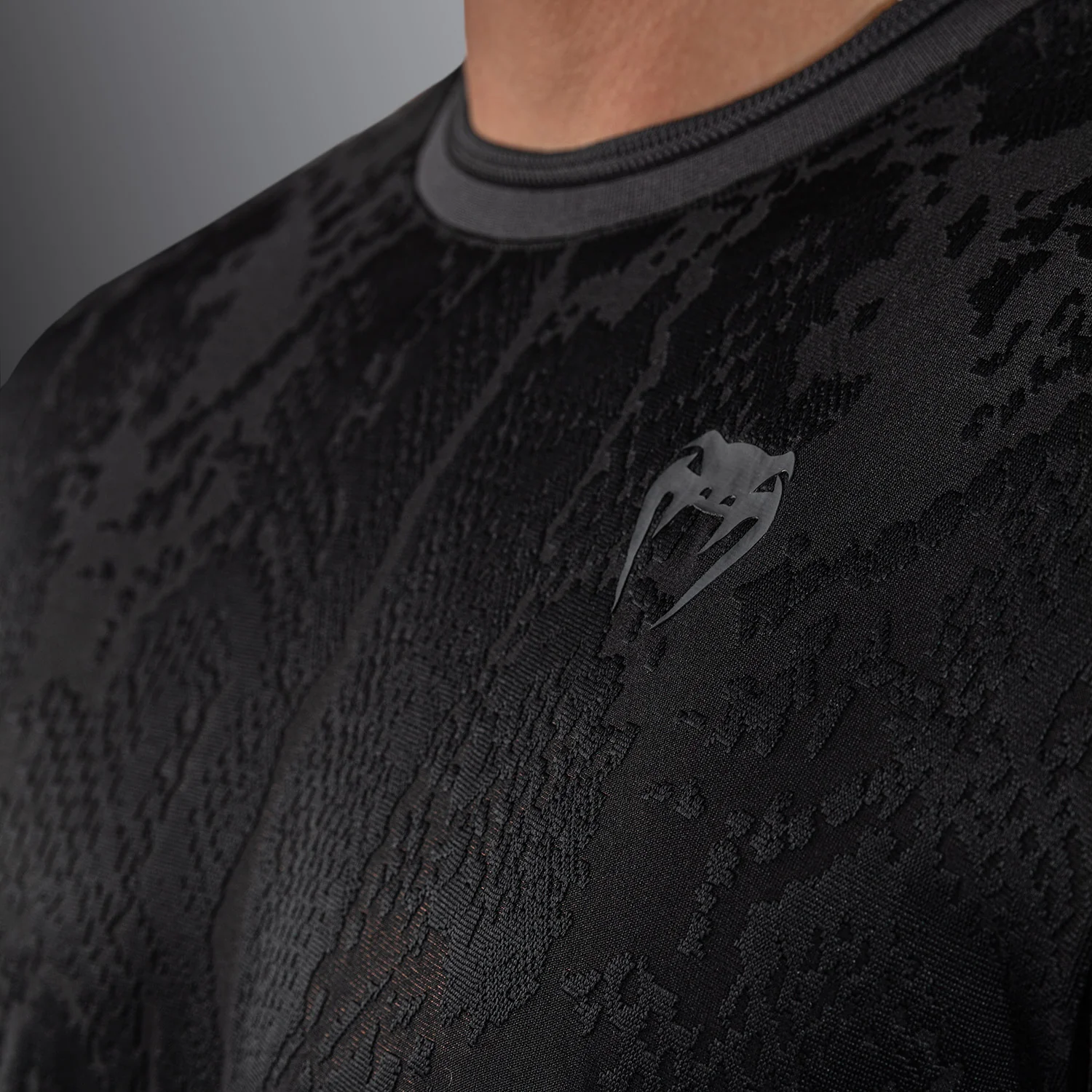Venum Aegis Camiseta Dry Tech – Negro - Image 6