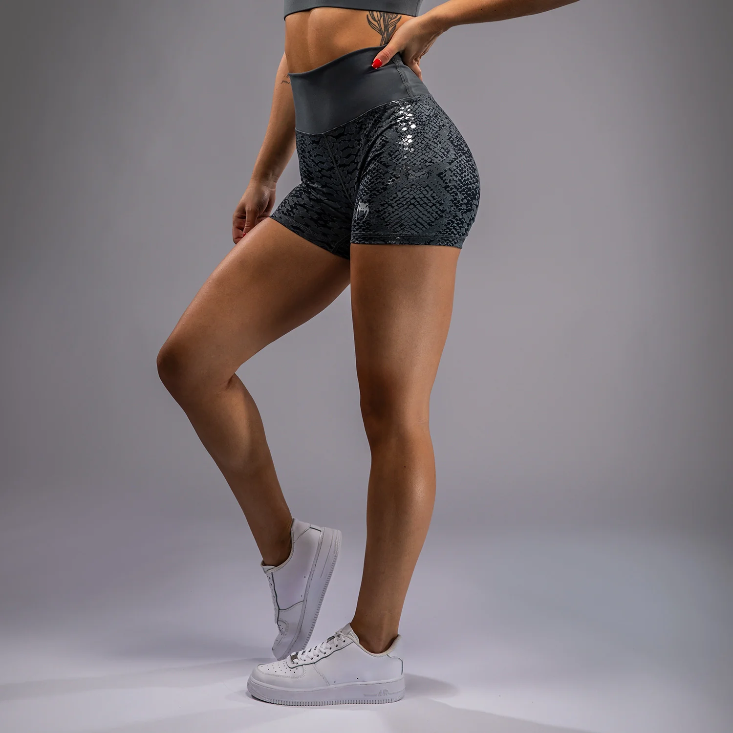 Venum Amazonia Pantalones Cortos de Compresión para Mujer - Gris Oscuro - Image 3