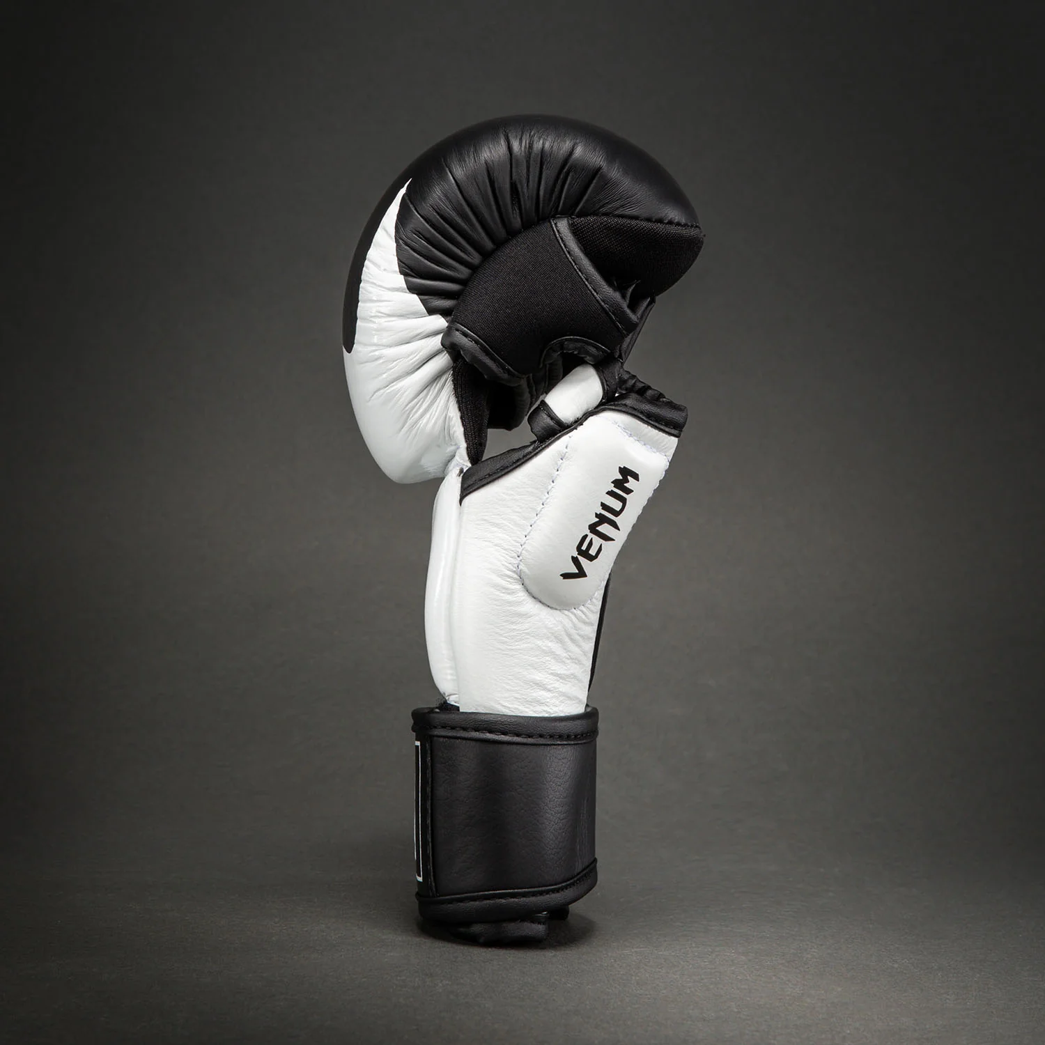 Venum Attack 2.0 Guantes de Sparring de Piel – Negro/Blanco - Image 3
