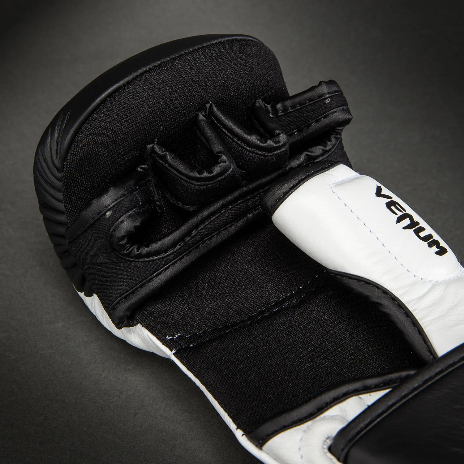 Venum Attack 2.0 Guantes de Sparring de Piel – Negro/Blanco - Image 5