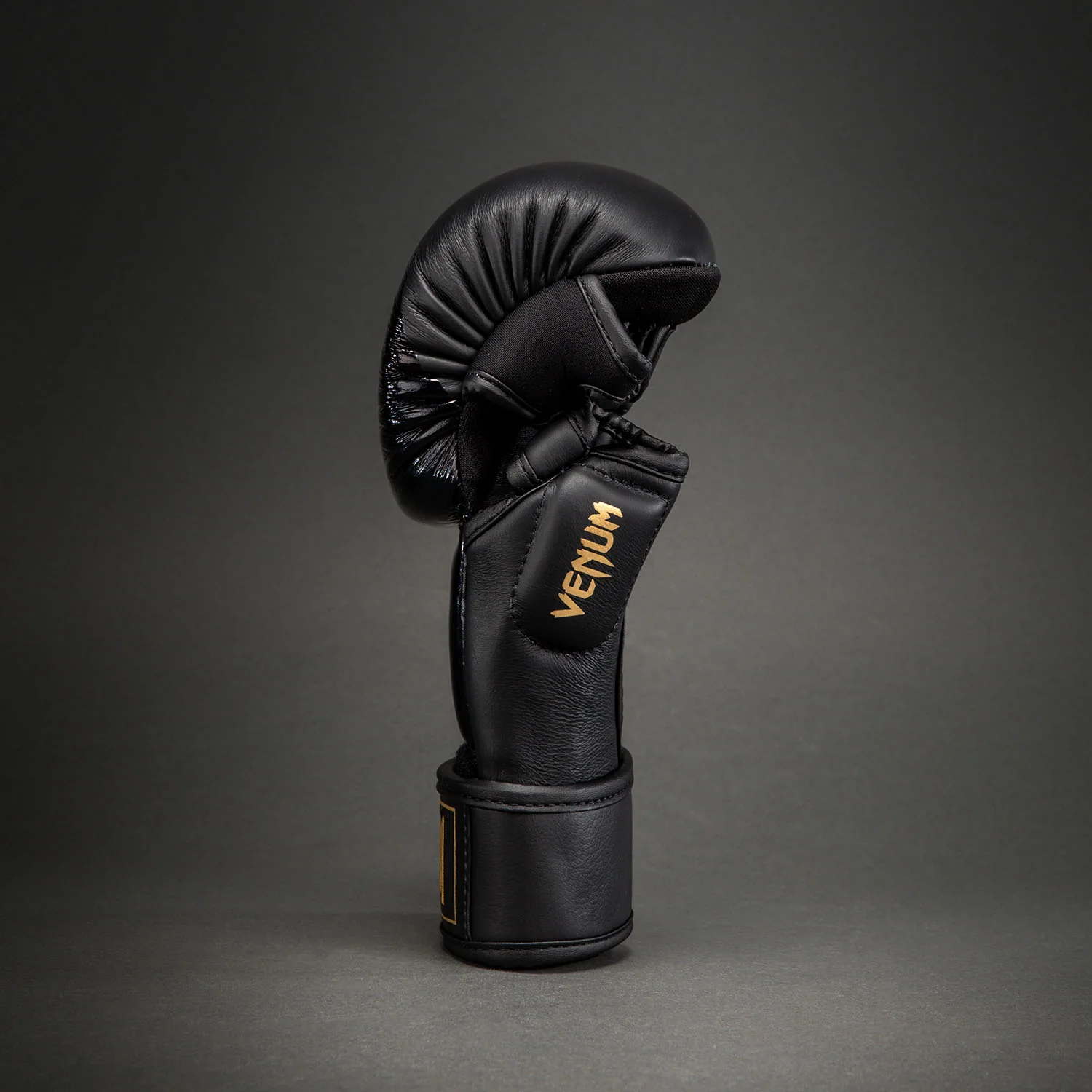 Venum Attack 2.0 Guantes de Sparring de Piel – Negro/Oro - Image 3