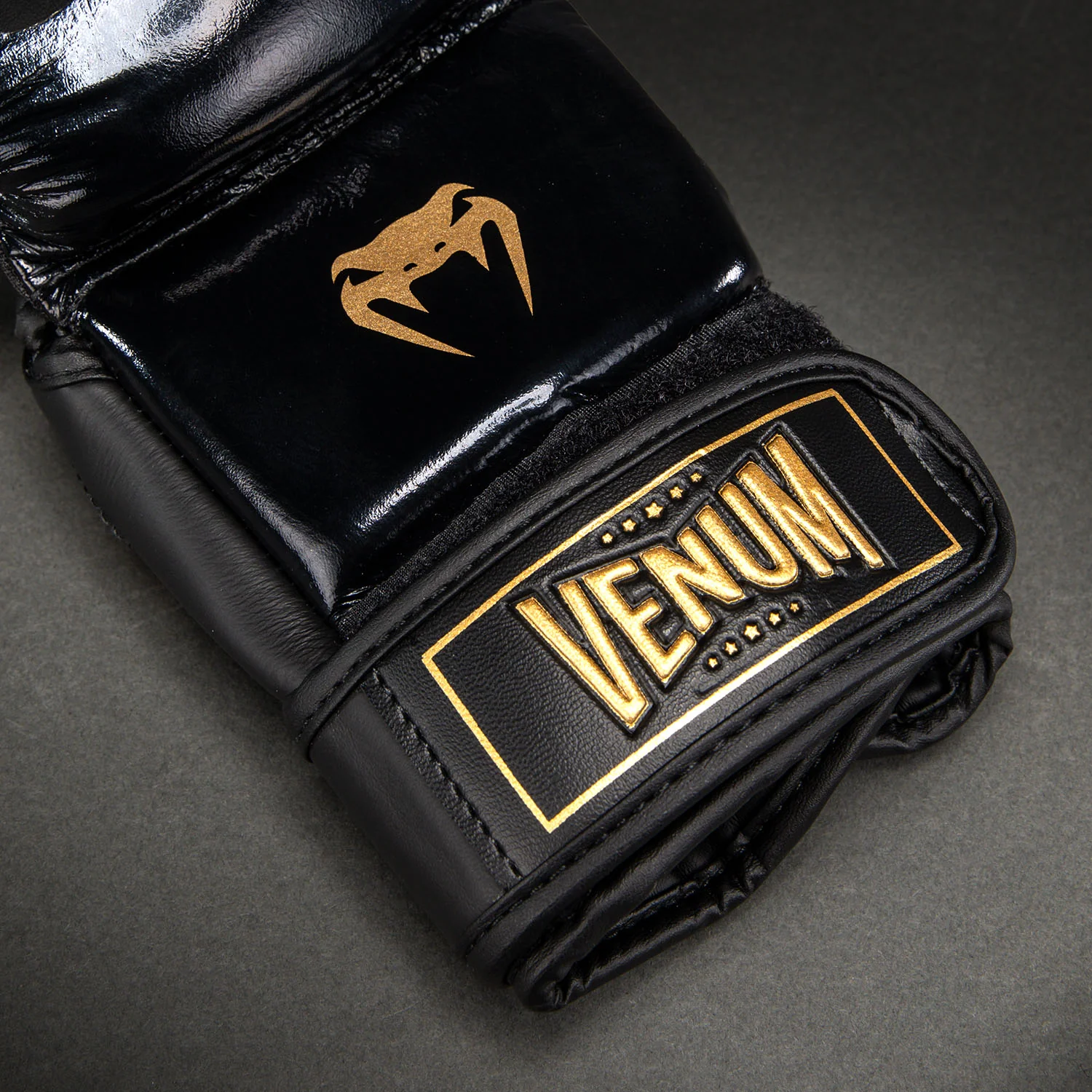 Venum Attack 2.0 Guantes de Sparring de Piel – Negro/Oro - Image 4