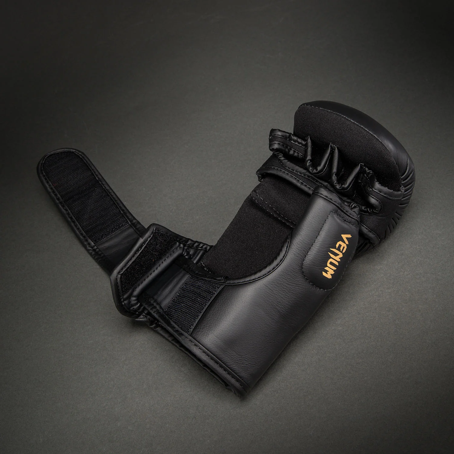 Venum Attack 2.0 Guantes de Sparring de Piel – Negro/Oro - Image 6