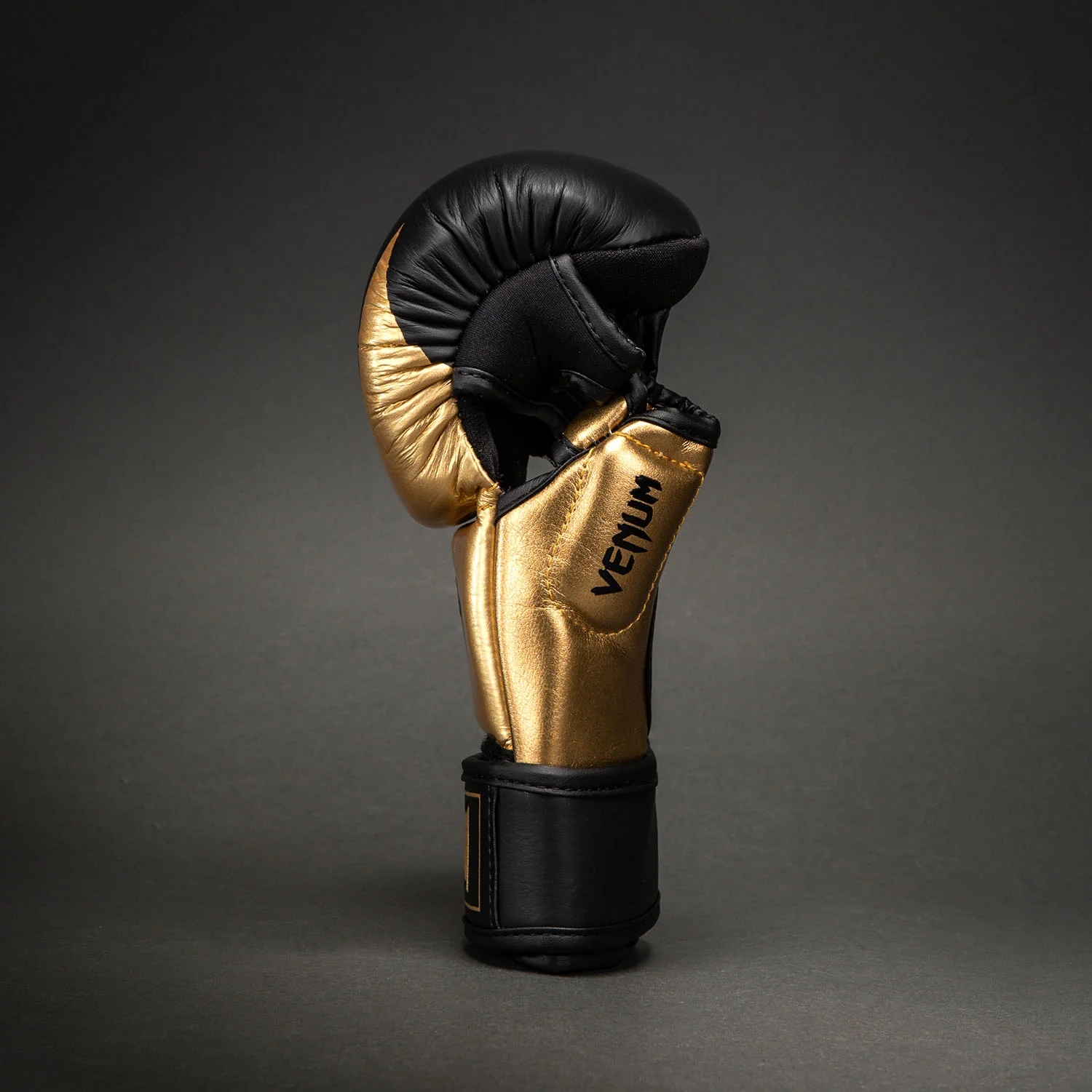 Venum Attack 2.0 Guantes de Sparring de Piel – Oro/Negro - Image 3