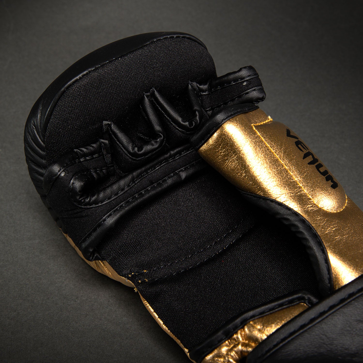 Venum Attack 2.0 Guantes de Sparring de Piel – Oro/Negro - Image 5