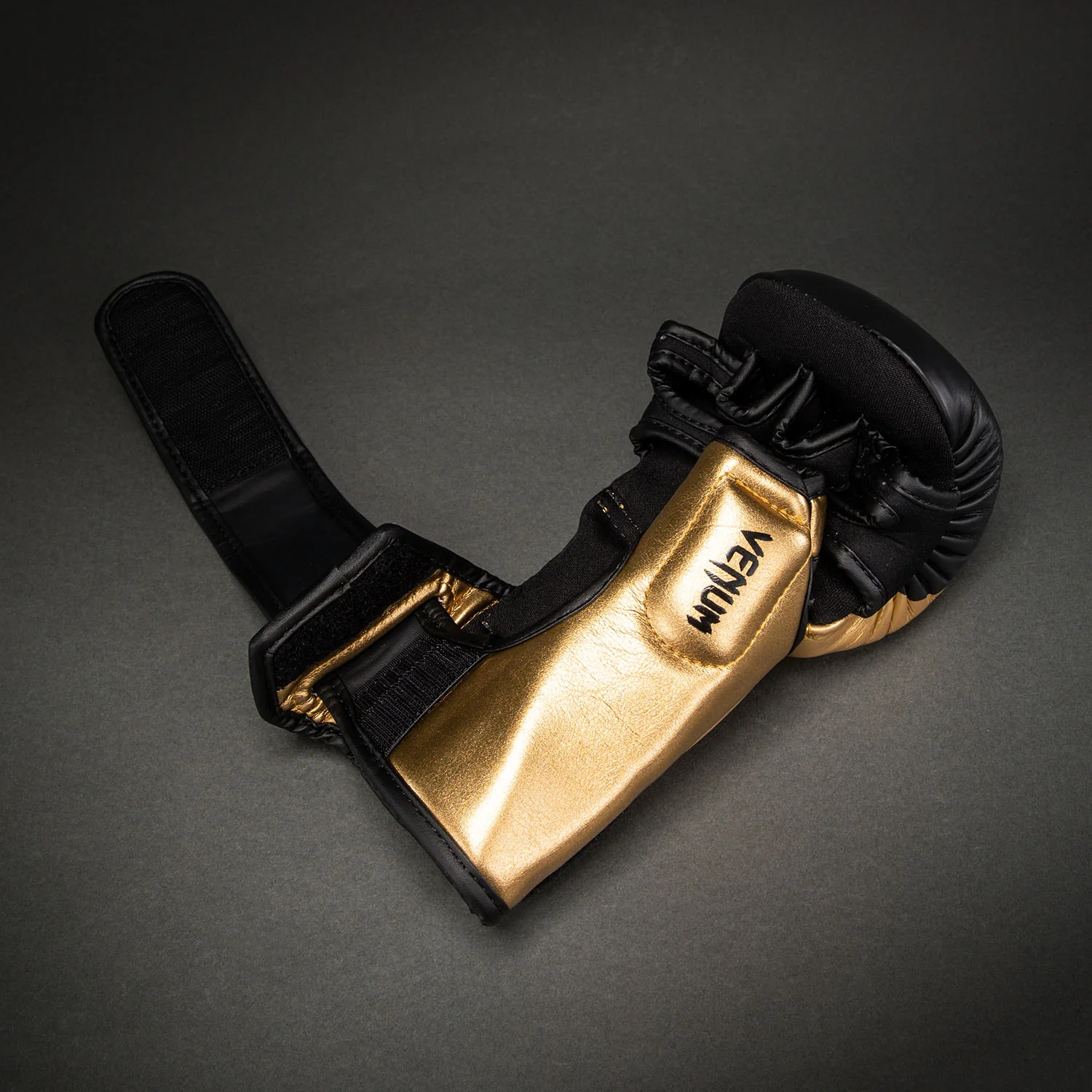Venum Attack 2.0 Guantes de Sparring de Piel – Oro/Negro - Image 6
