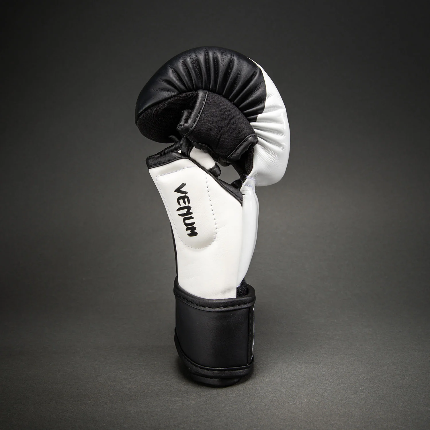 Venum Attack 2.0 Guantes de Sparring – Negro/Blanco - Image 3