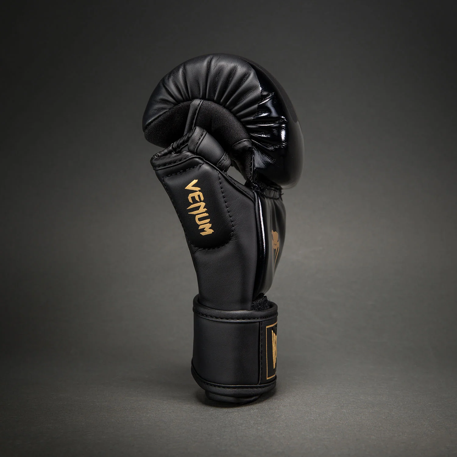 Venum Attack 2.0 Guantes de Sparring – Negro/Oro - Image 3