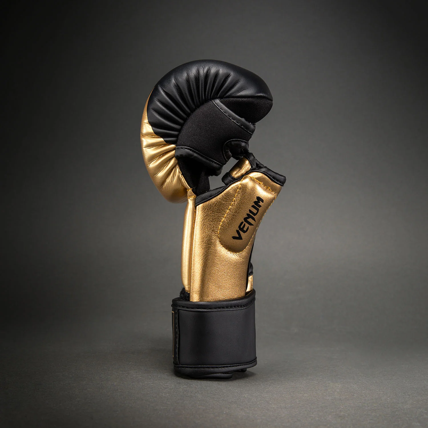 Venum Attack 2.0 Guantes de Sparring – Oro/Negro - Image 3