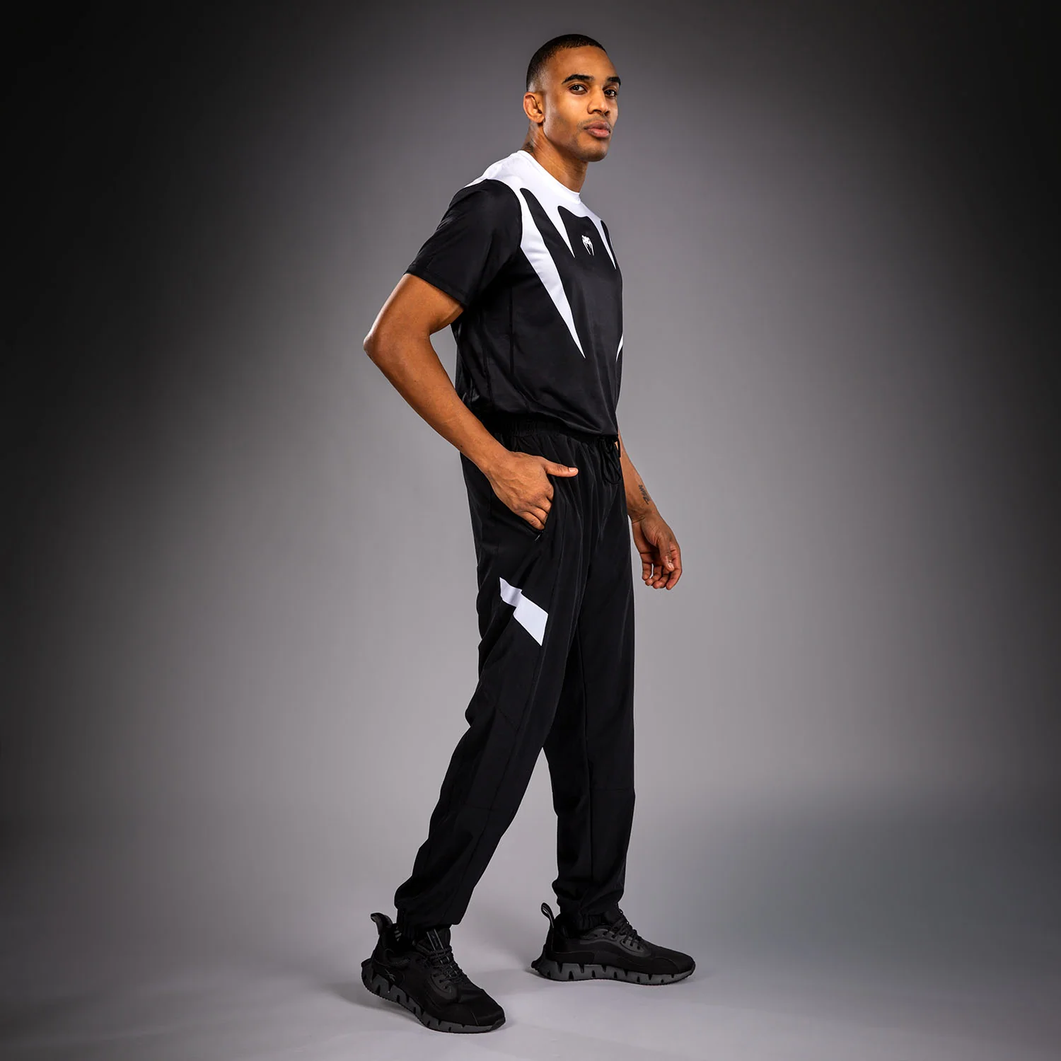 Venum Attack 90 Pantalón Jogger – Blanco/Negro - Image 3