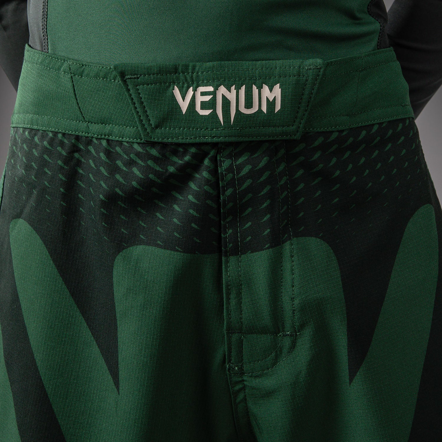 Venum Attack Fightshorts Niños - Verde Bosque/ Blanco Roto - Image 4