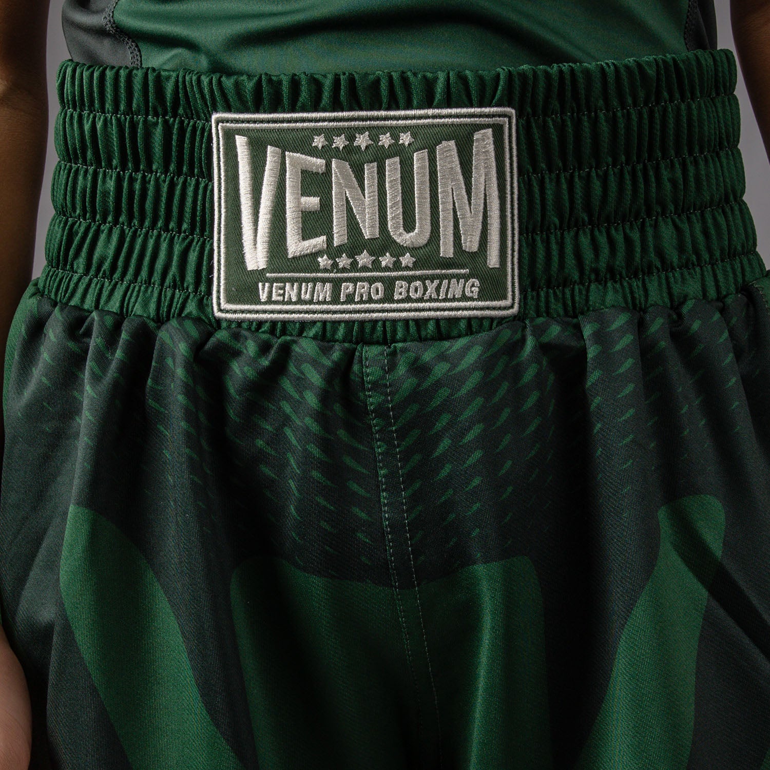 Venum Attack Pantalones Cortos de Boxeo Infantil - Verde Bosque/ Blanco Roto - Image 4