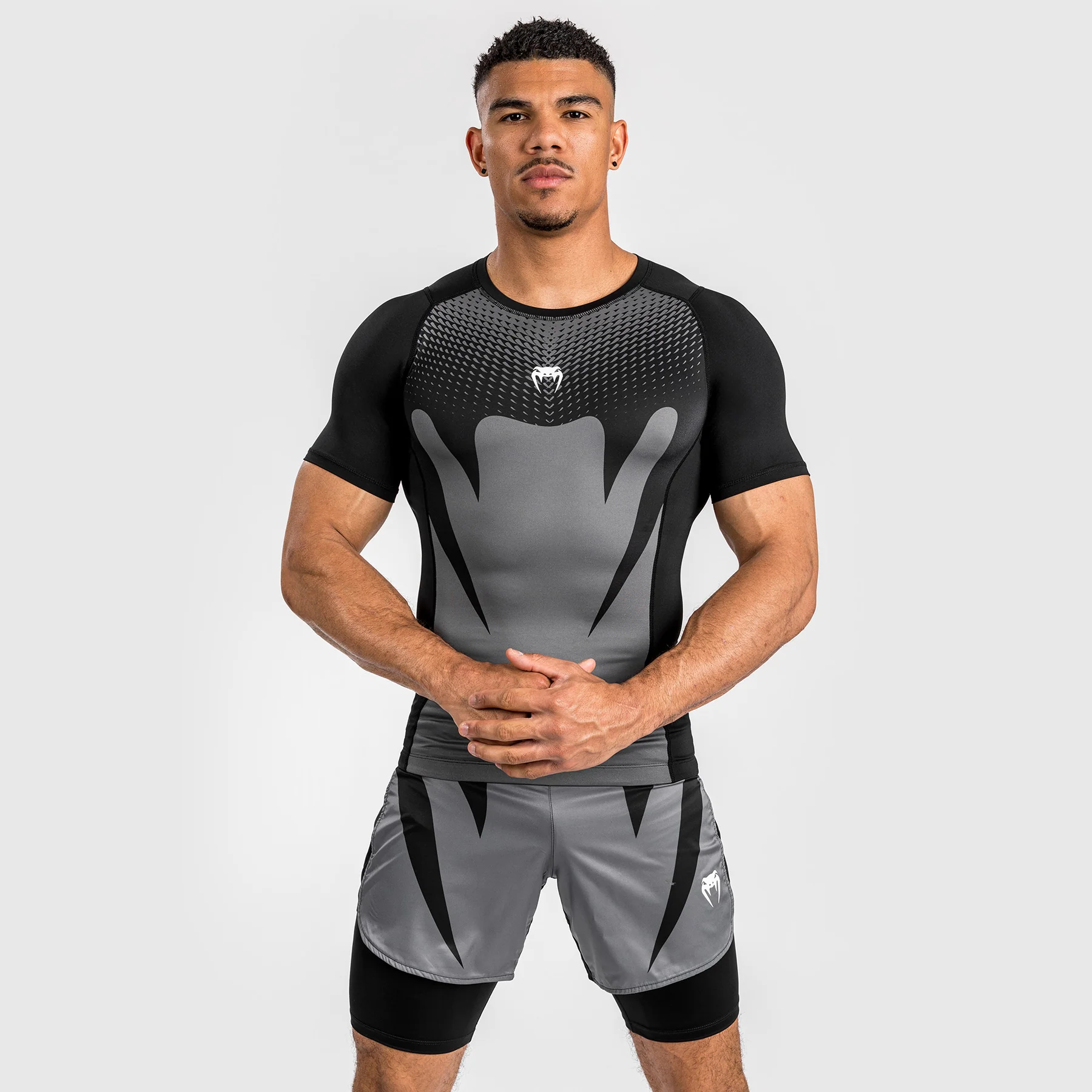 Venum Attack Rashguard de Manga Corta para Hombre - Negro/Gris