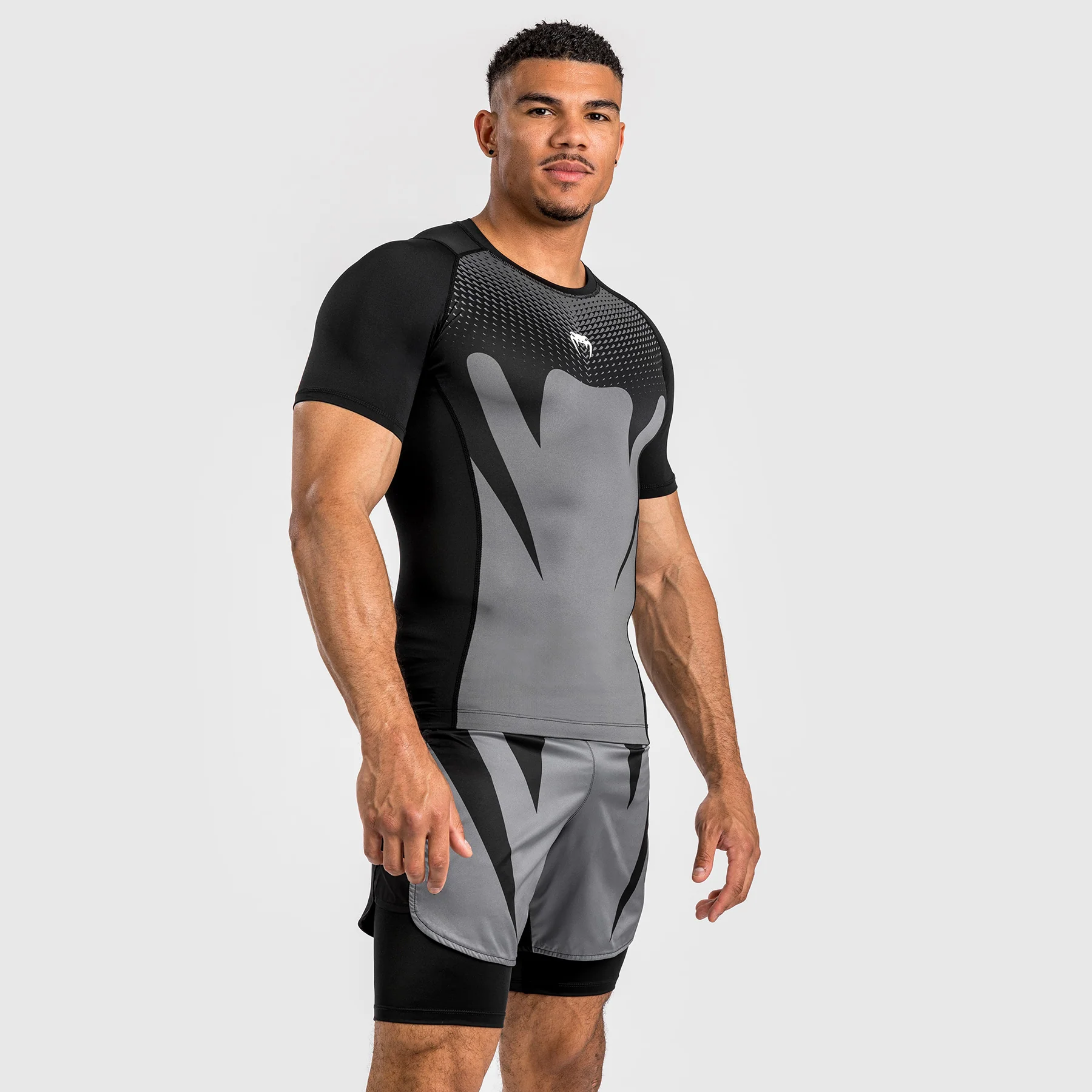 Venum Attack Rashguard de Manga Corta para Hombre - Negro/Gris - Image 2