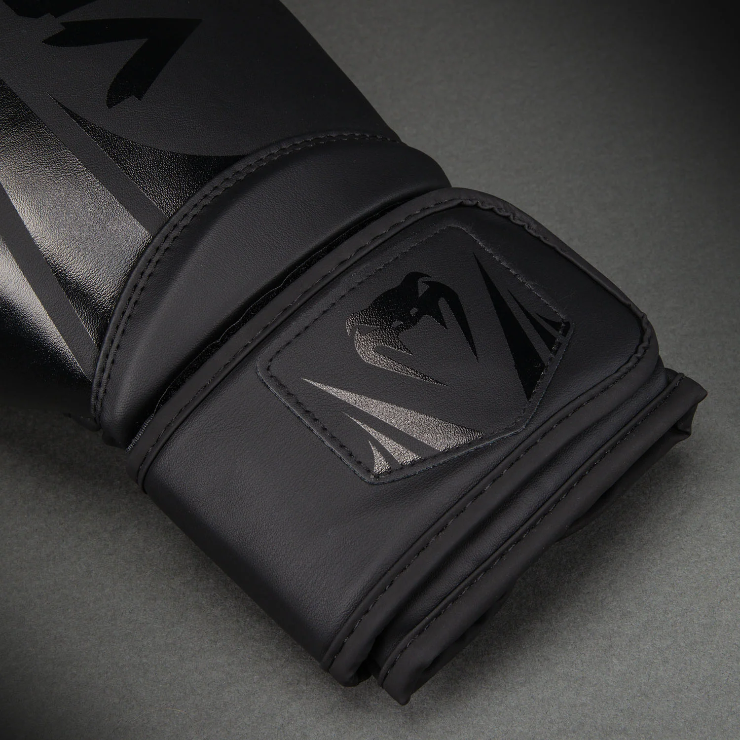 Venum Challenger 2.5 Guantes de Boxeo – Negro/Negro - Image 4