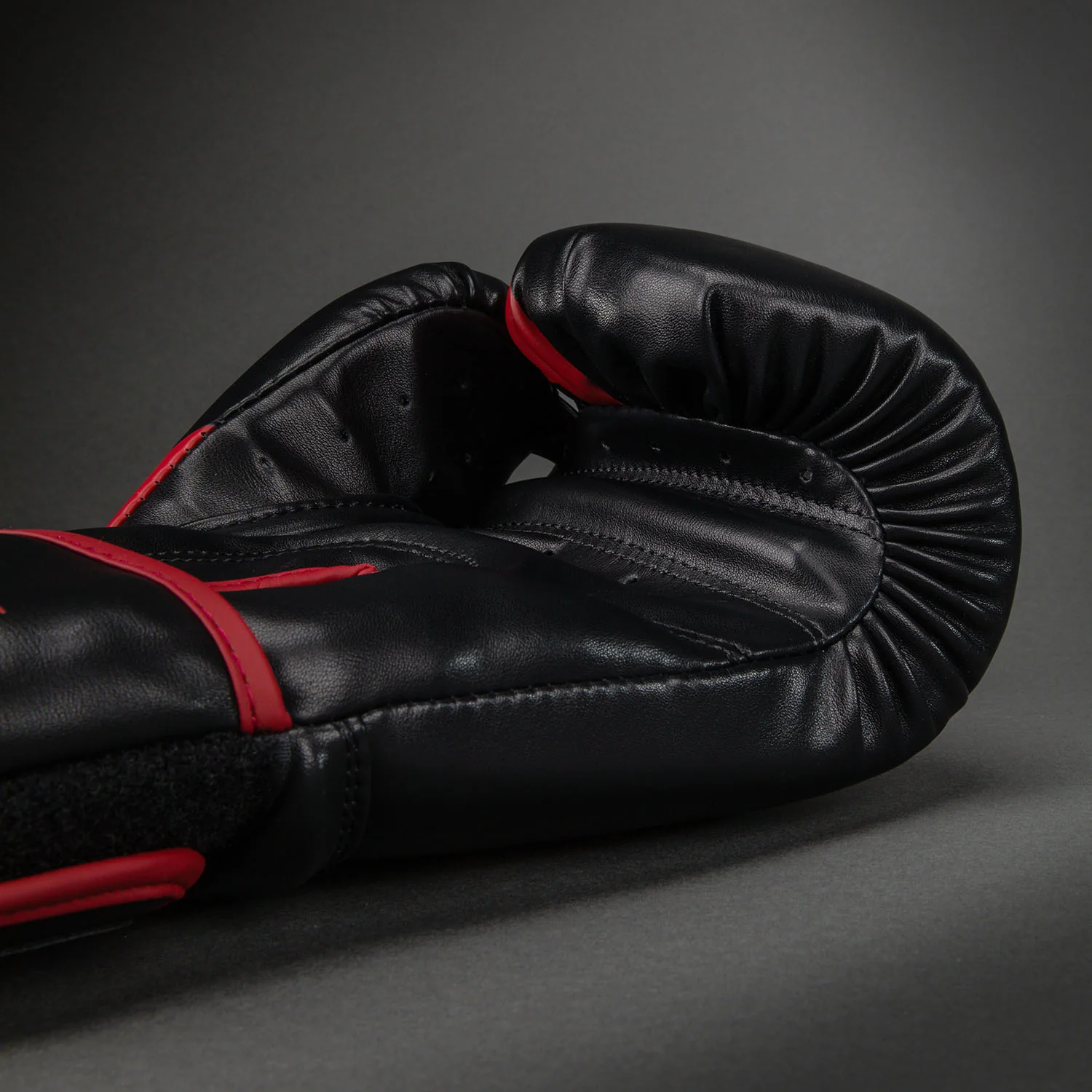 Venum Challenger 2.5 Guantes de Boxeo – Negro/Rojo - Image 3