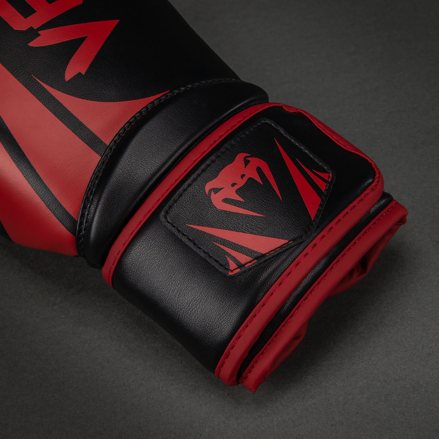 Venum Challenger 2.5 Guantes de Boxeo – Negro/Rojo - Image 4