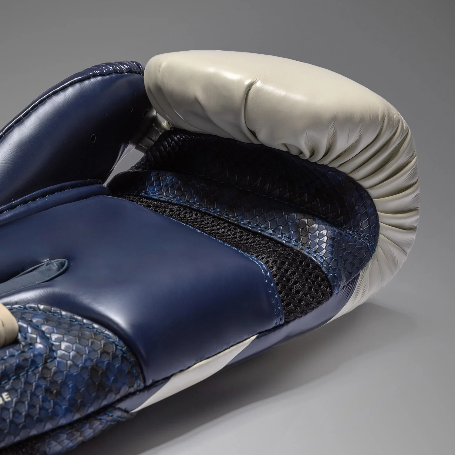 Venum Challenger 4.0 Scales Guantes de Boxeo – Azul Medianoche - Image 3