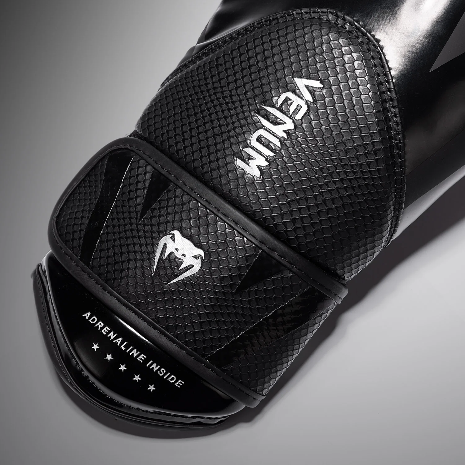 Venum Challenger 4.0 Scales Guantes de Boxeo – Negro - Image 4