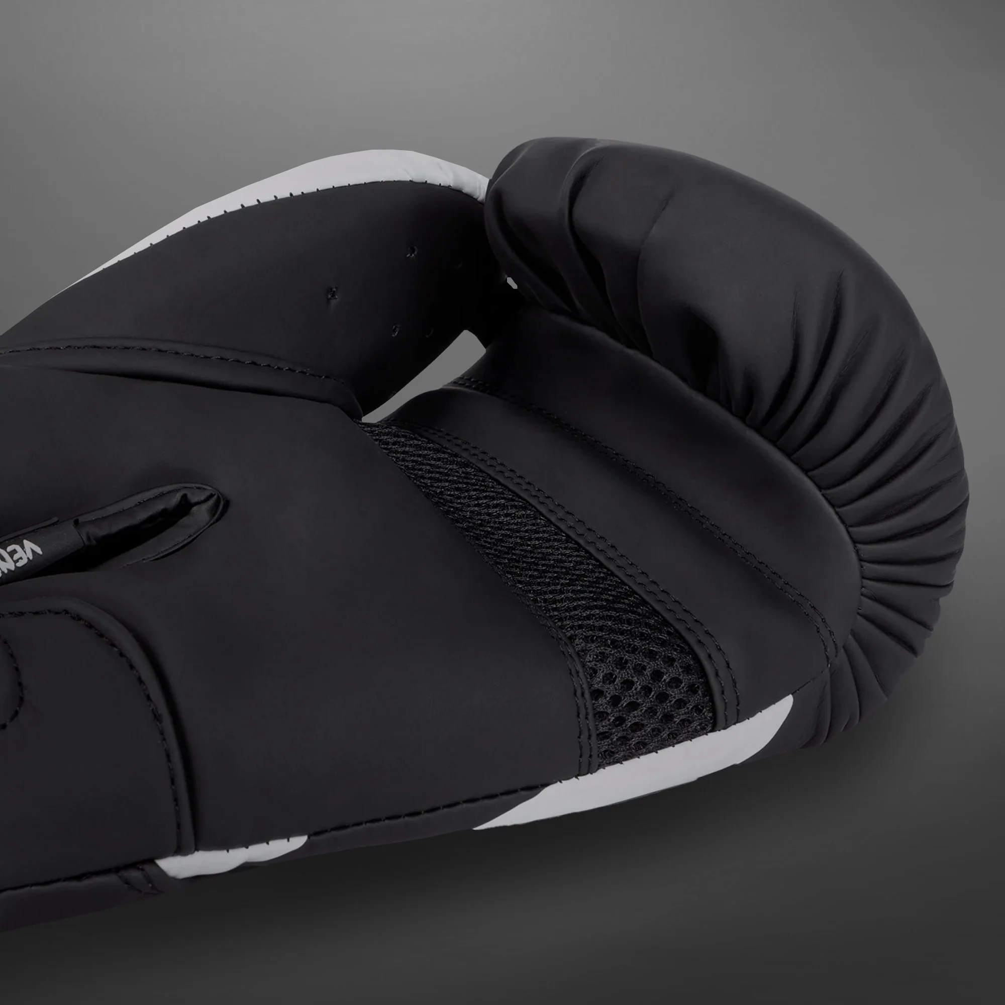 Venum Challenger 4.0 Guantes de Boxeo - Negro/Blanco - Image 5