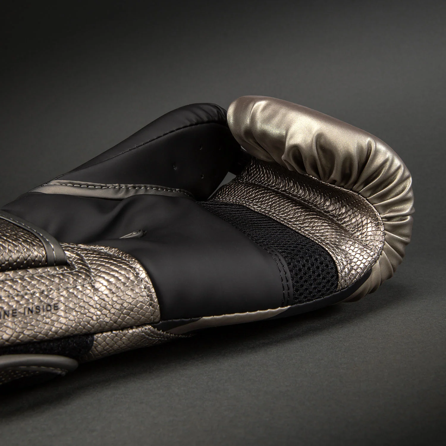 Venum Challenger 4.0 Scales Guantes de Boxeo – Plata/Negro - Image 5