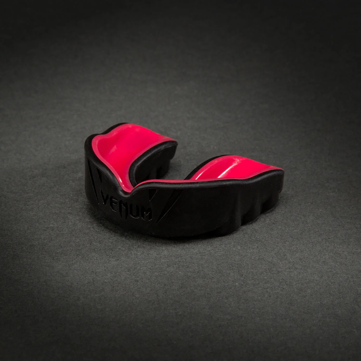 Venum Challenger Protector Bucal – Negro/Frambuesa - Image 5