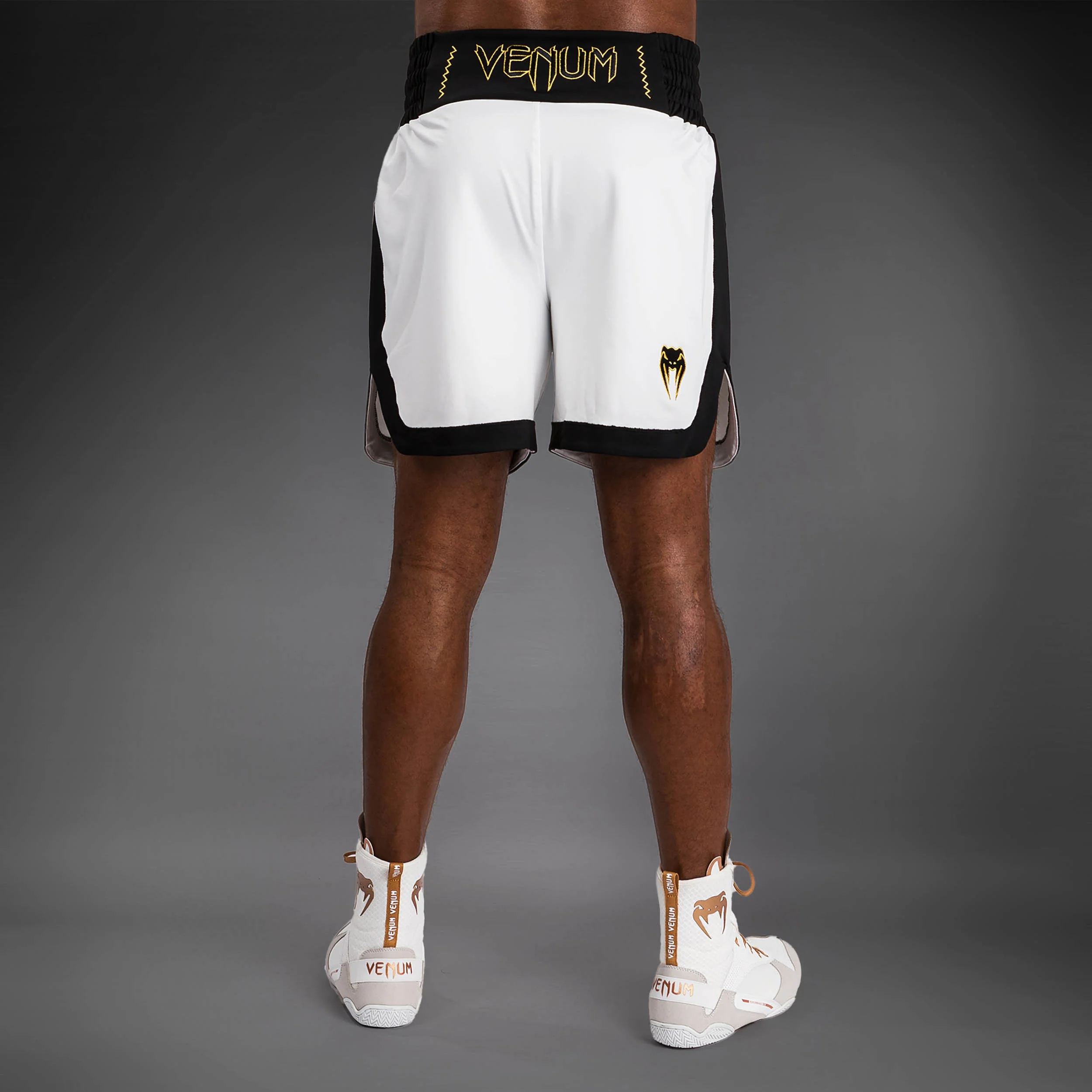 Venum Classic Boxing Shorts - Blanco/Negro - Image 4