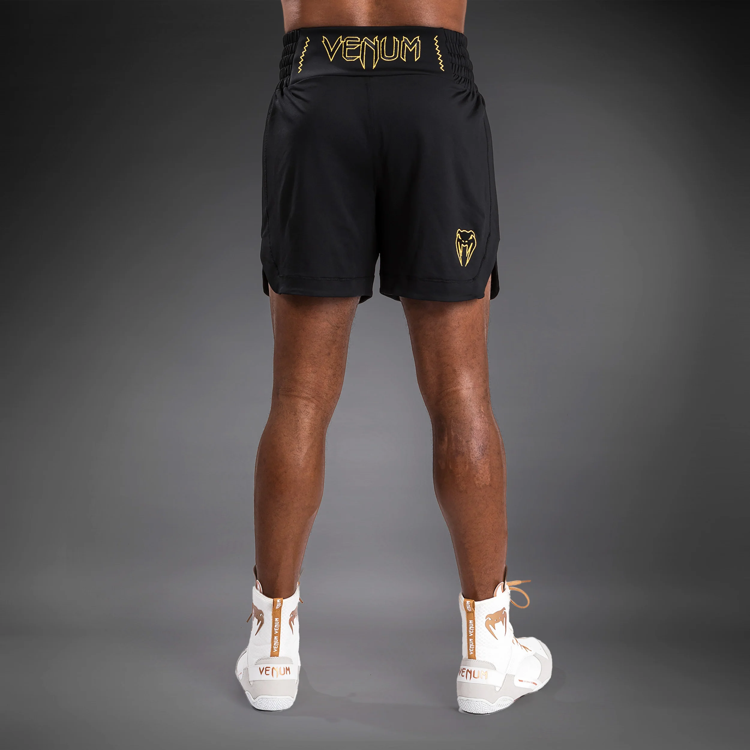 Venum Classic Boxing Shorts - Negro/Dorado - Image 3