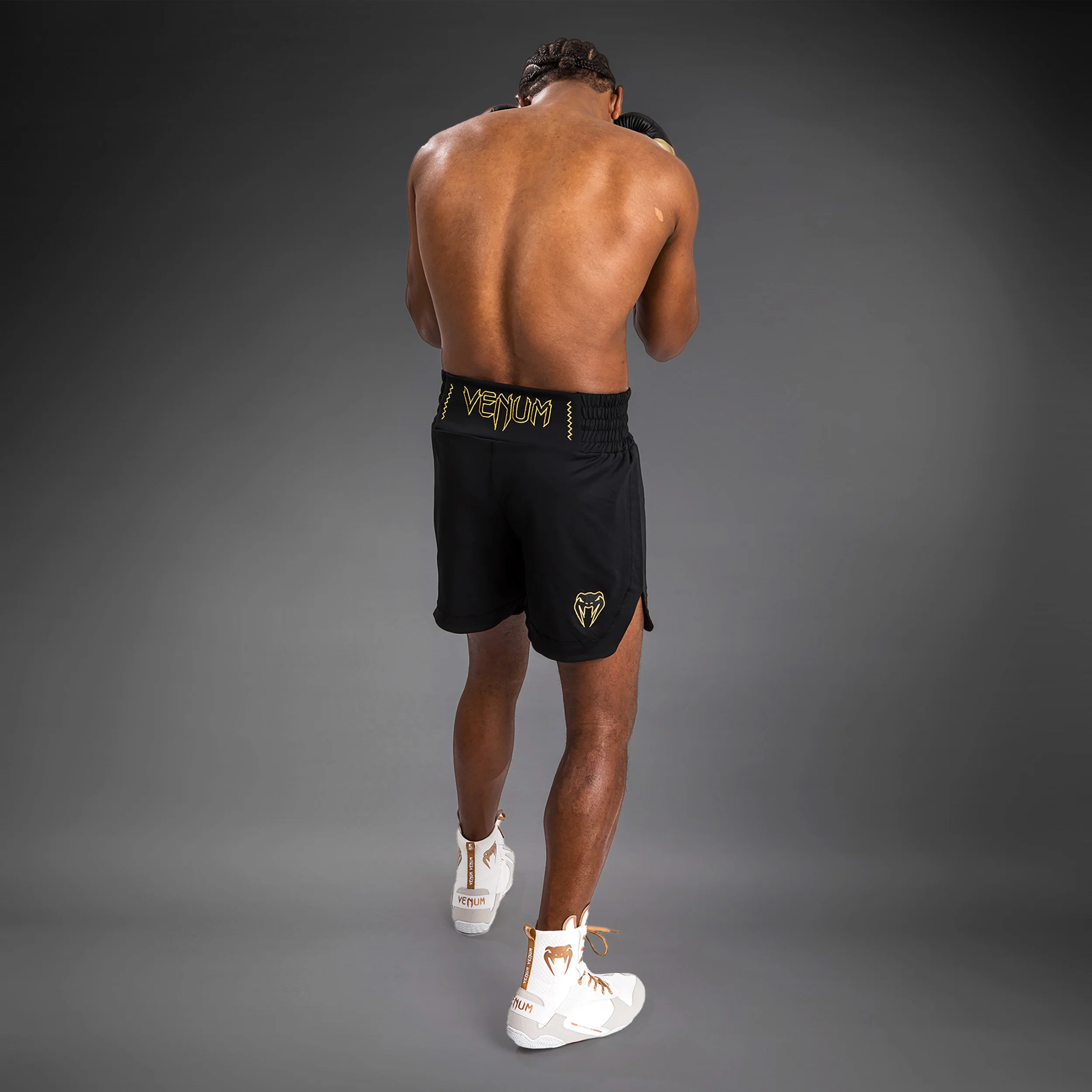 Venum Classic Boxing Shorts - Negro/Dorado - Image 6
