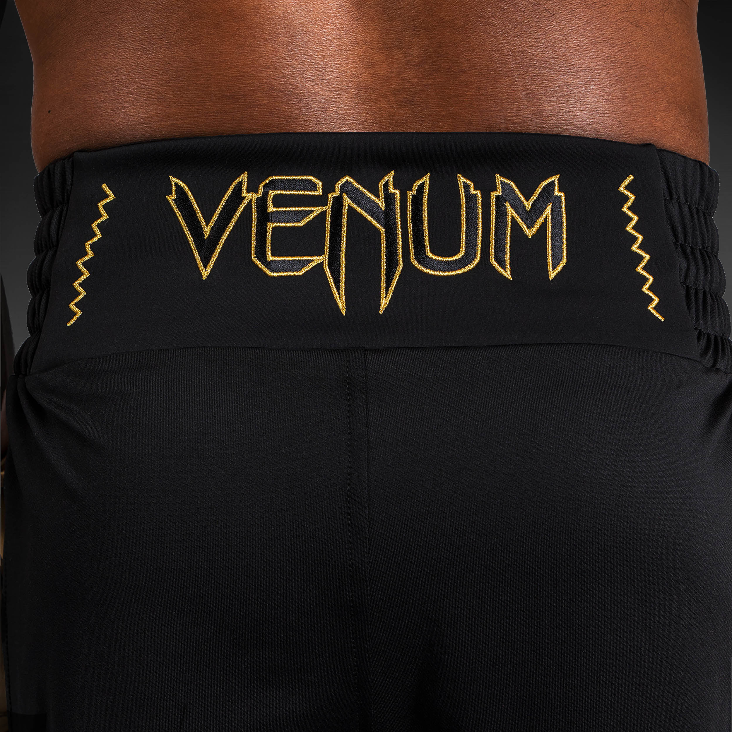 Venum Classic Boxing Shorts - Negro/Dorado - Image 9