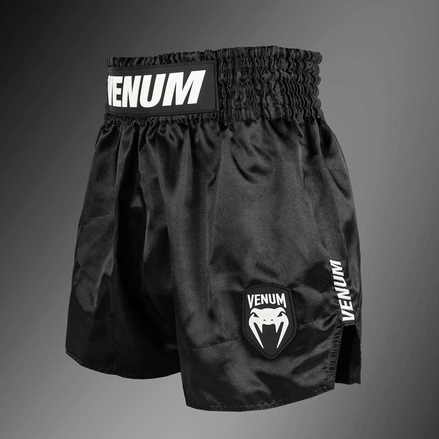 Venum Classic Evo Pantalón corto de Muay Thai - Negro/Blanco - Image 2
