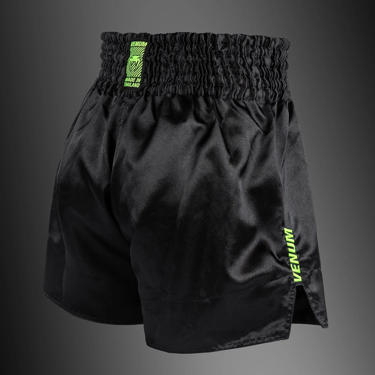 Venum Classic Evo Pantalones Cortos Muay Thai - Negro/Amarillo Neón - Image 3