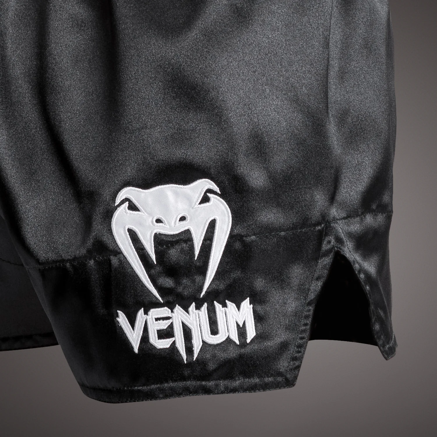 Venum Classic - Muay Thai Short Blanco/Negro/Blanco - Image 5