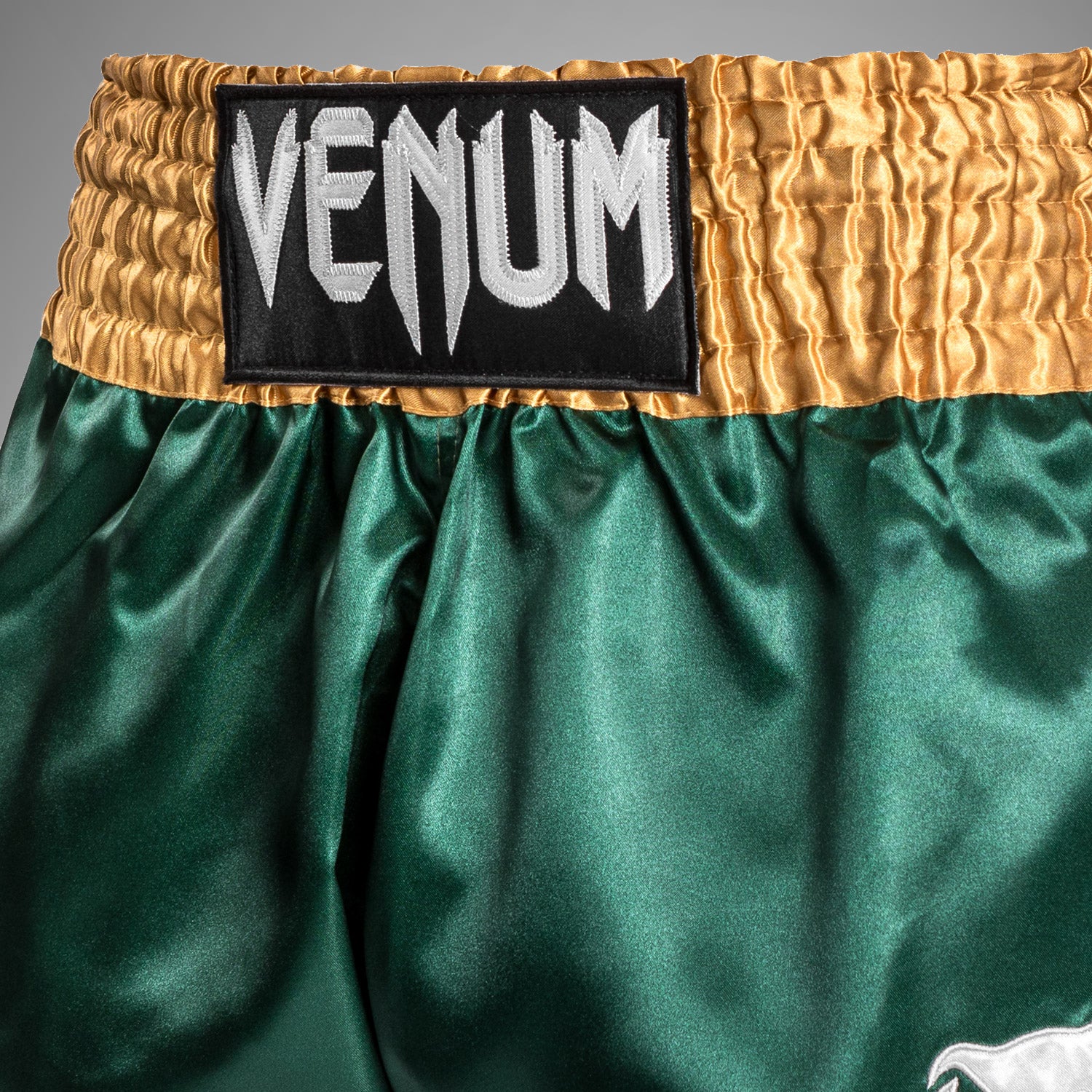 Venum Classic - Muay Thai Short - Verde/Dorado/Blanco - Image 6