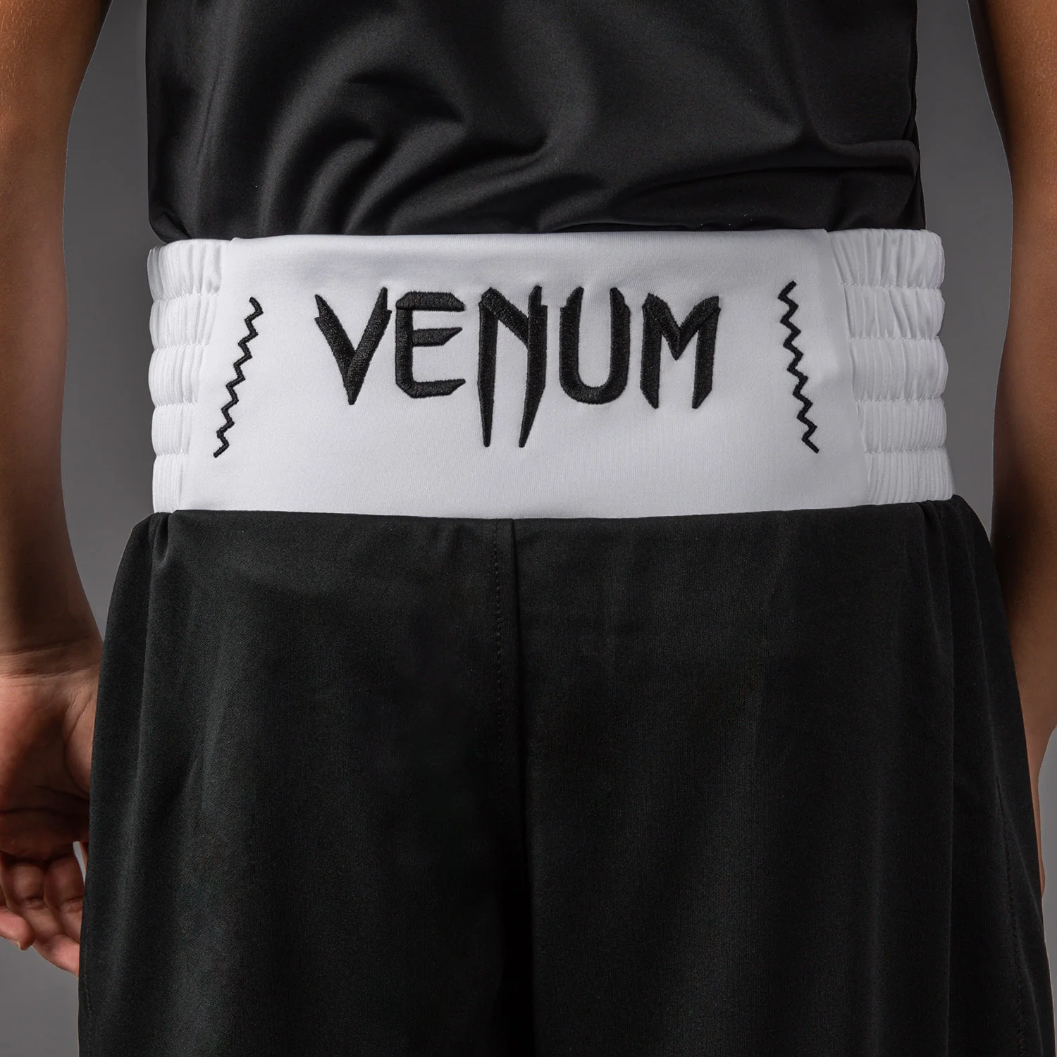 Venum Classic Short de Boxeo Para Niños – Negro/Blanco - Image 4