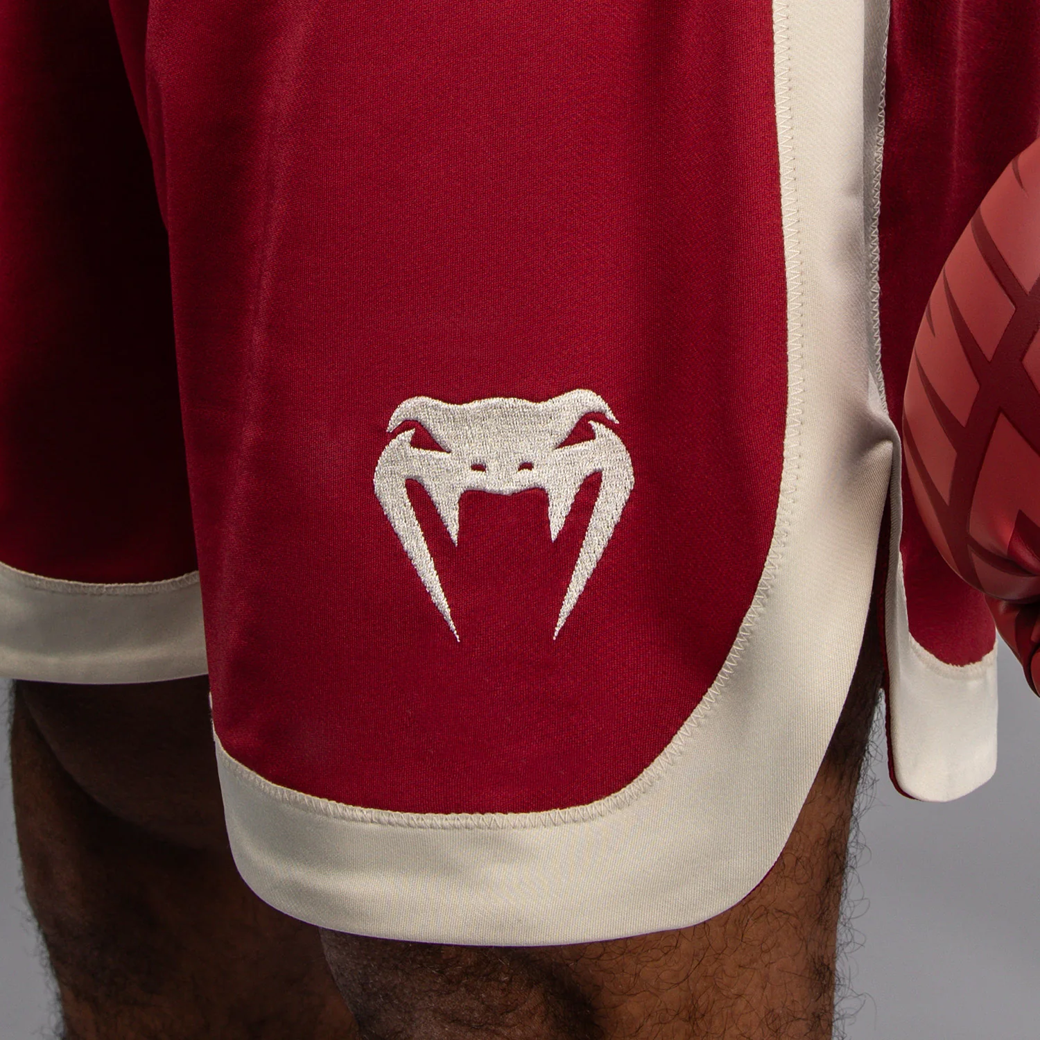 Venum Classic Short de Boxeo – Rojo Rubí/Marfil - Image 3