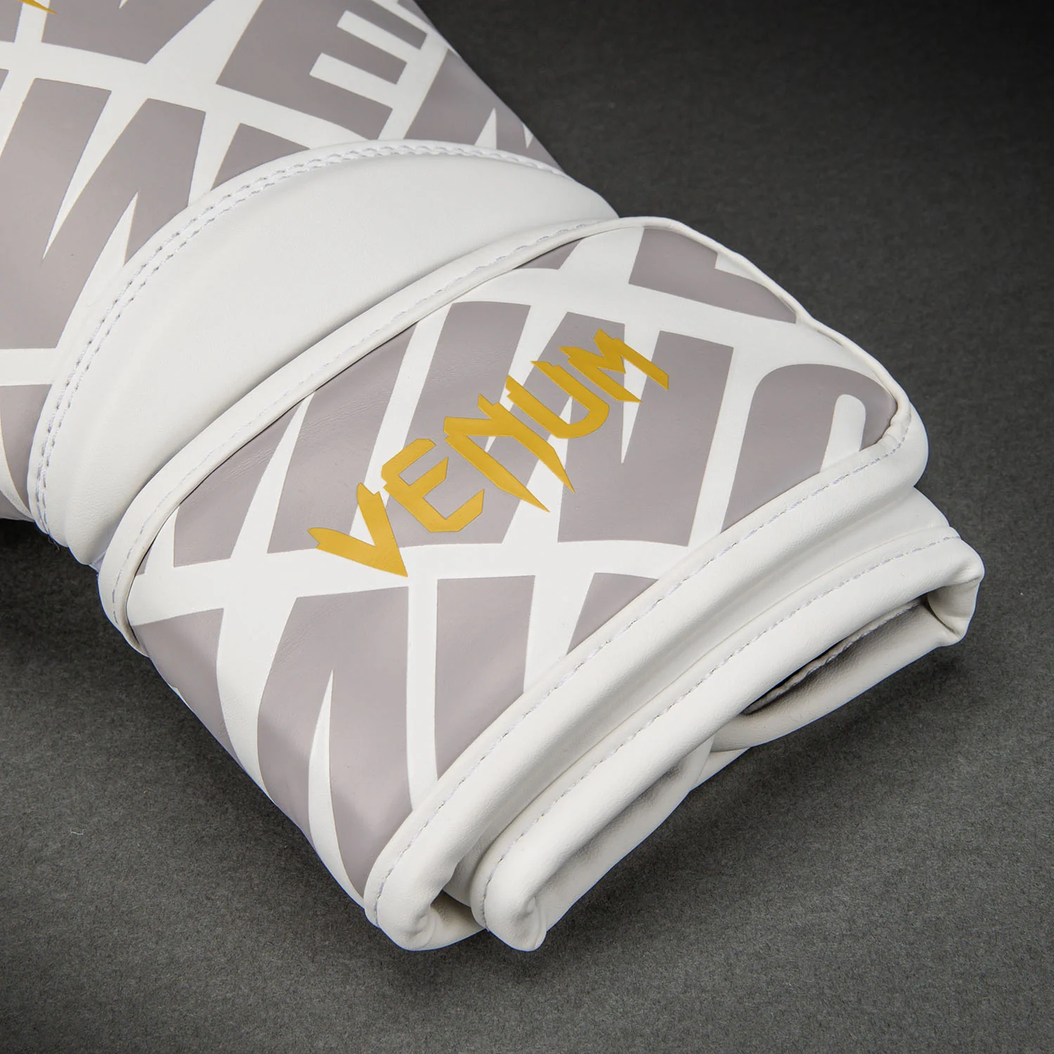 Venum Contender 1.5 XT 3D Guantes de Boxeo – Blanco/Oro - Image 3