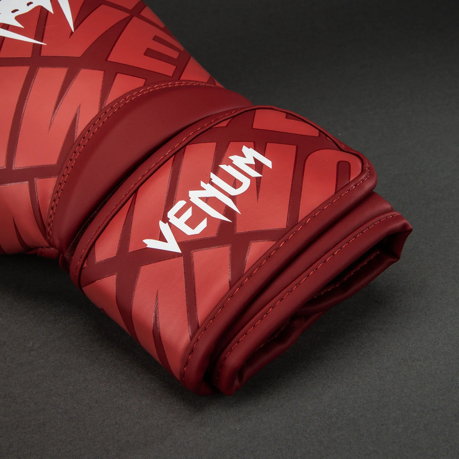 Venum Contender 1.5 XT 3D Guantes de Boxeo – Rojo Cereza/Blanco - Image 3