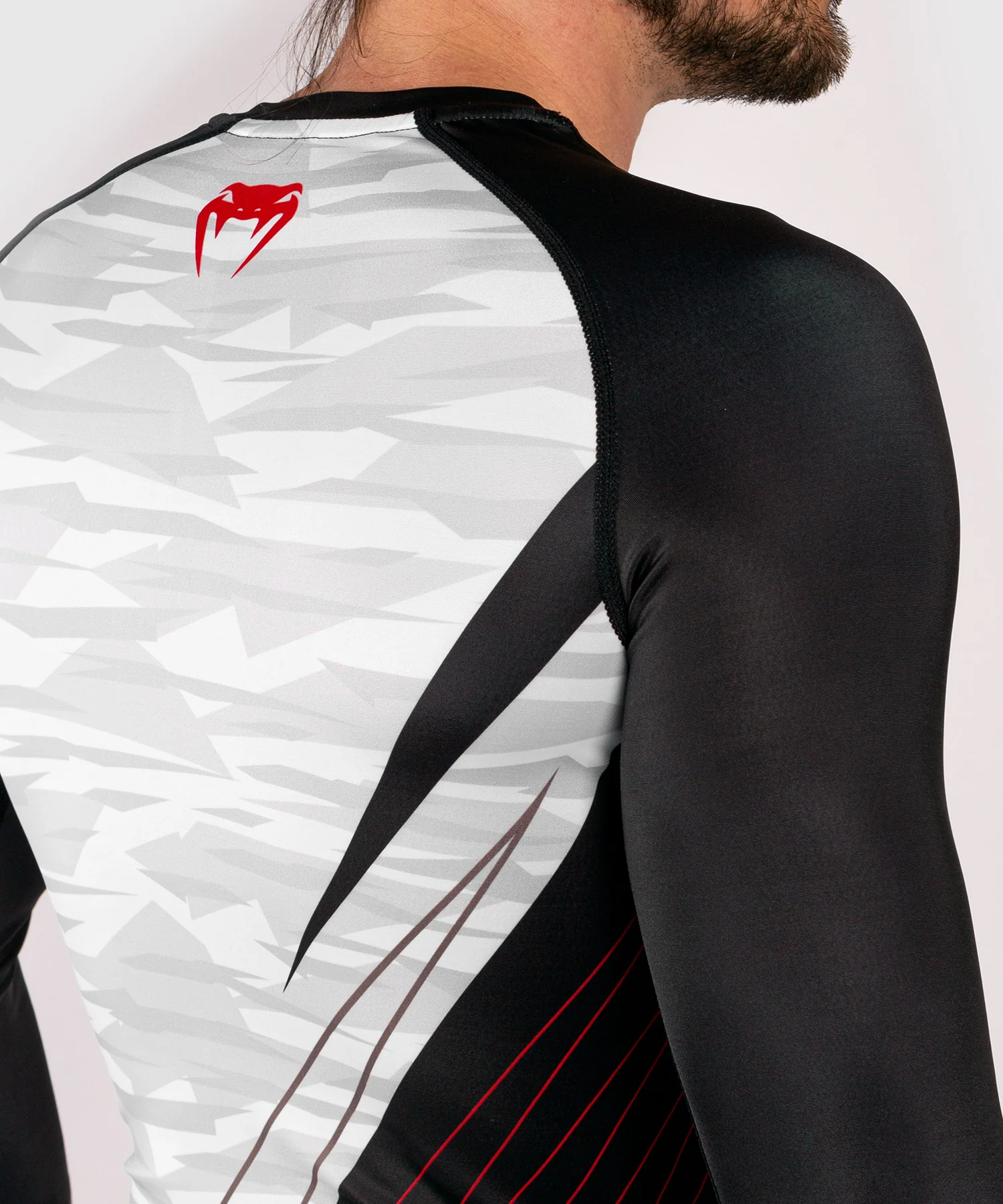 Venum Contender 5.0 Rashguard – Mangas Largas - White/Camo - Image 8