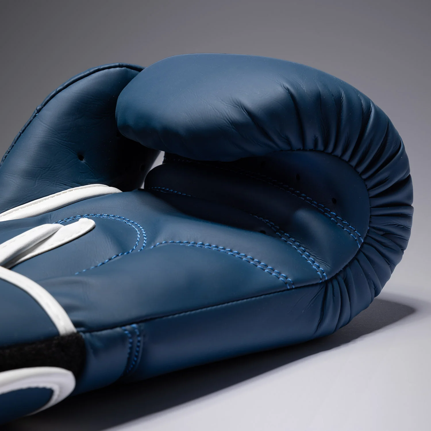 Venum Contender Guantes de Boxeo - Azul Cobalto/Blanco - Image 3