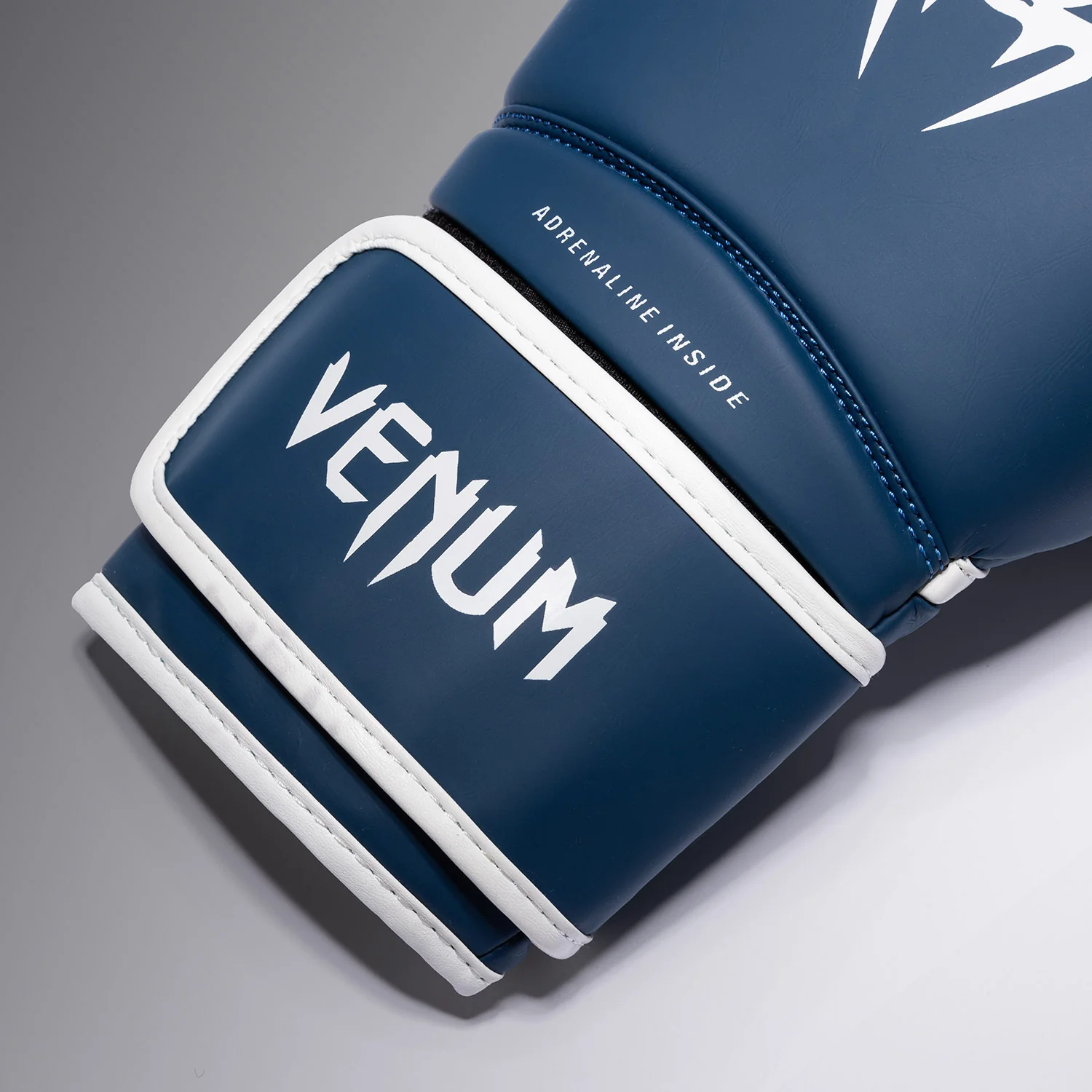 Venum Contender Guantes de Boxeo - Azul Cobalto/Blanco - Image 4