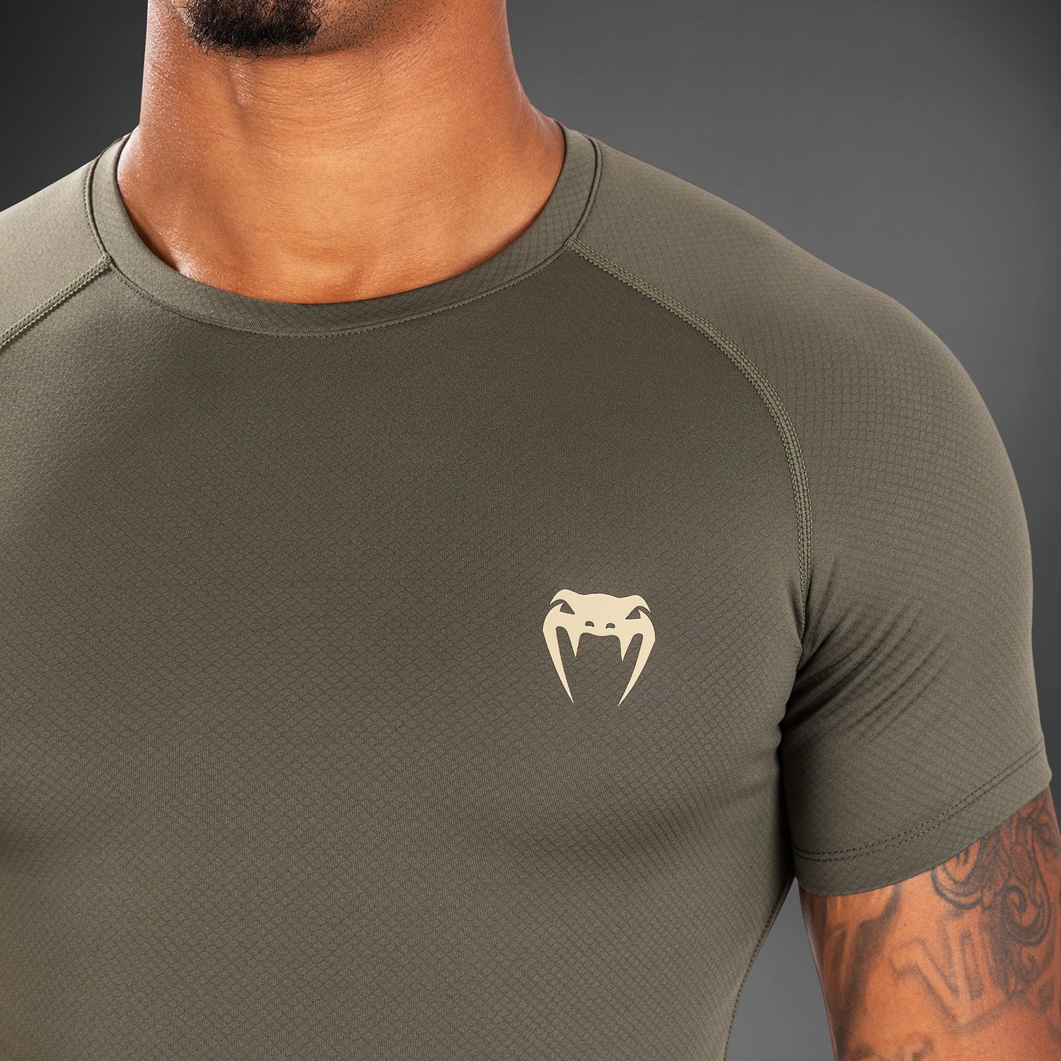 Venum Contender Lycra de manga corta para hombre - Caqui - Image 5