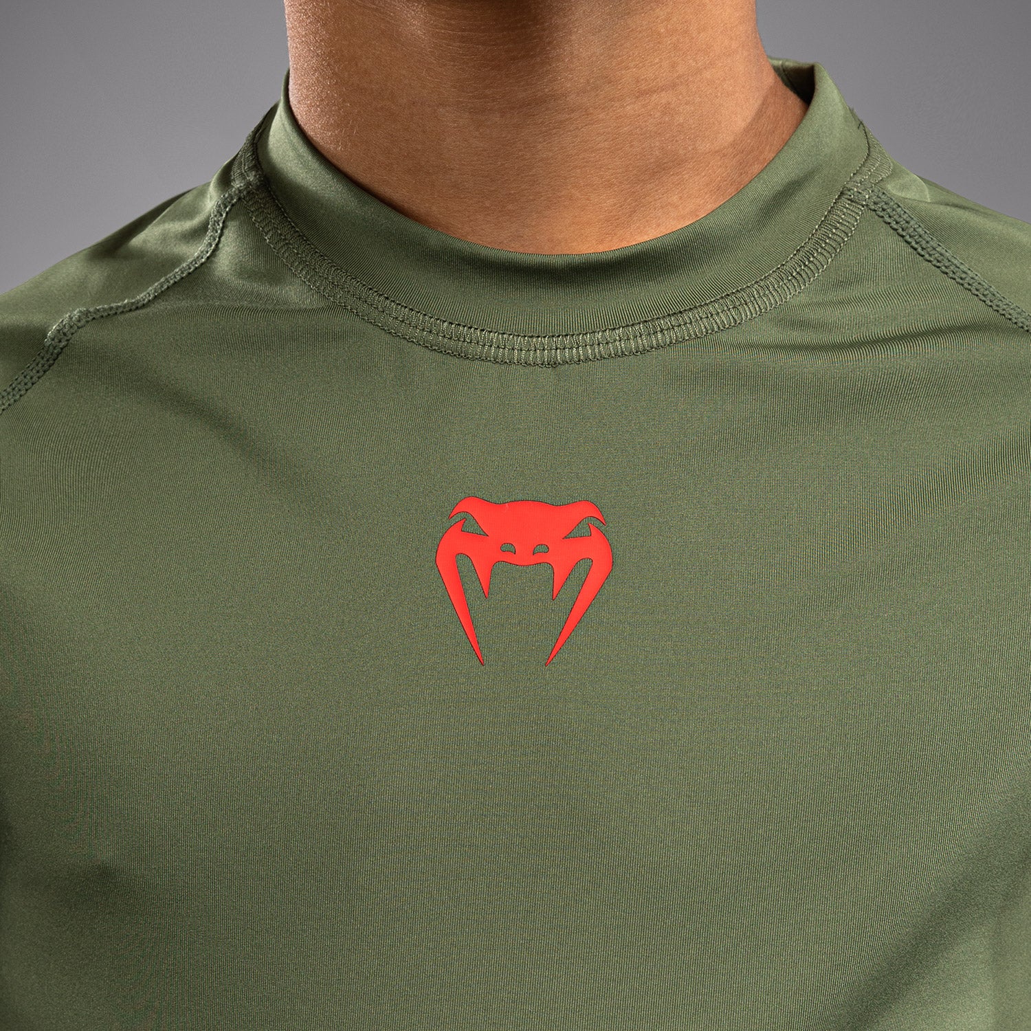 Venum Contender Rashguards Manga Corta para Niños - Verde Ejército/Naranja - Image 4