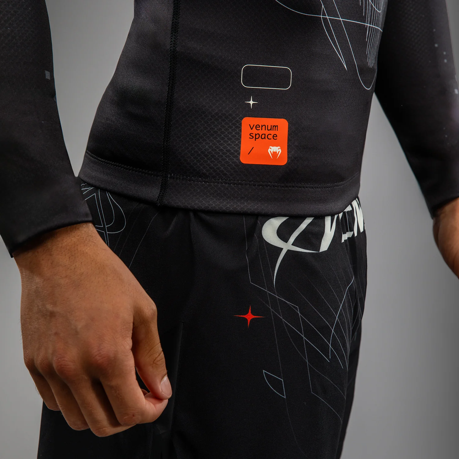 Venum Eclipse Rashguard Manga Larga – Negro/Marfil - Image 5