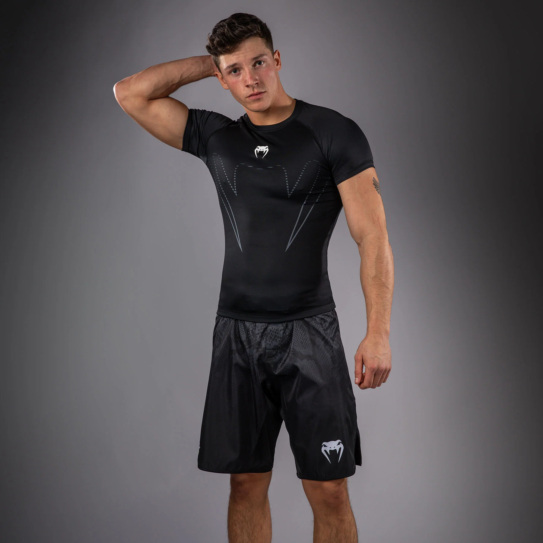 Venum Edge Rashguard Manga Corta – Negro/Arena - Image 5