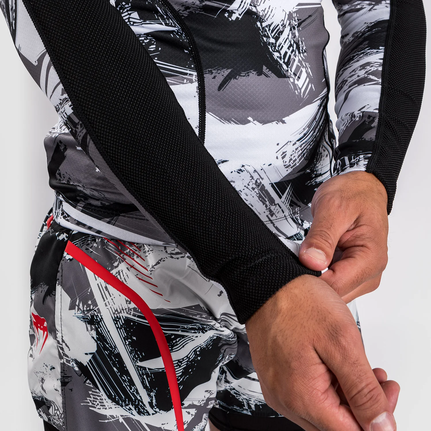 Venum Electron 3.0 Lycra Manga Larga -  Gris/Rojo - Image 7